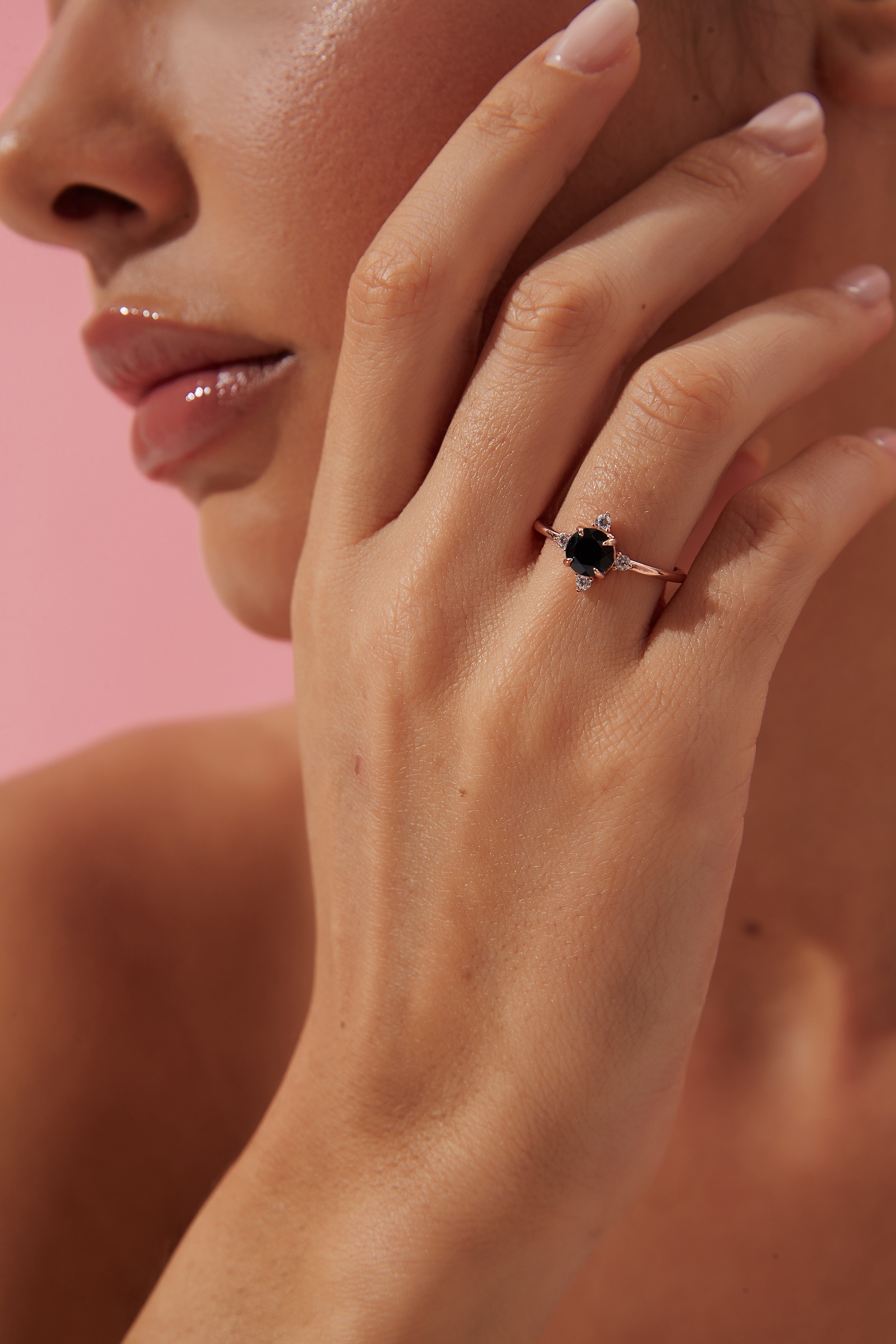 【HECATE】Bague de fiançailles unique, faite main, en onyx noir naturel de forme ronde, 0,8 ct