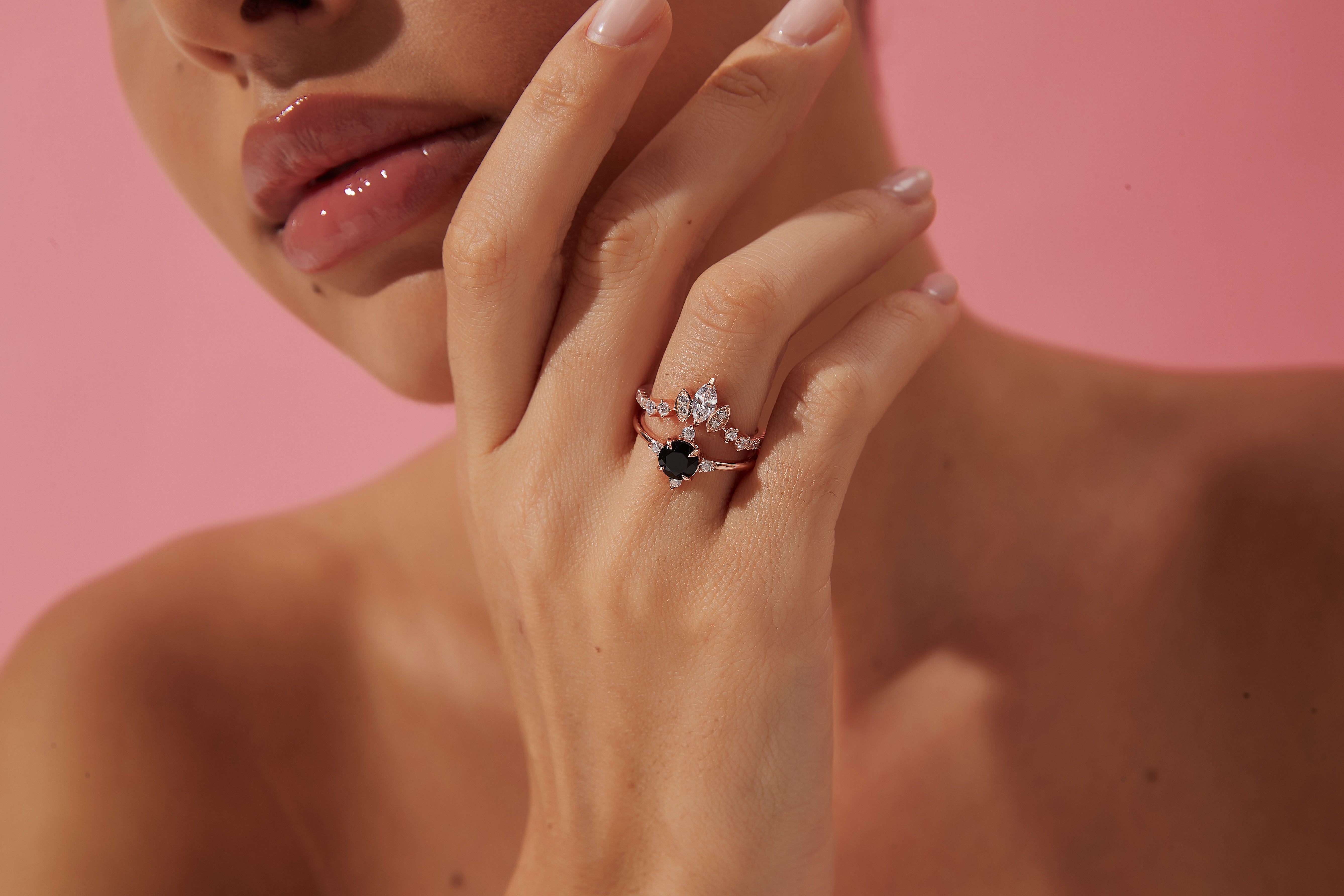 【HECATE】Bague de fiançailles unique, faite main, en onyx noir naturel de forme ronde, 0,8 ct