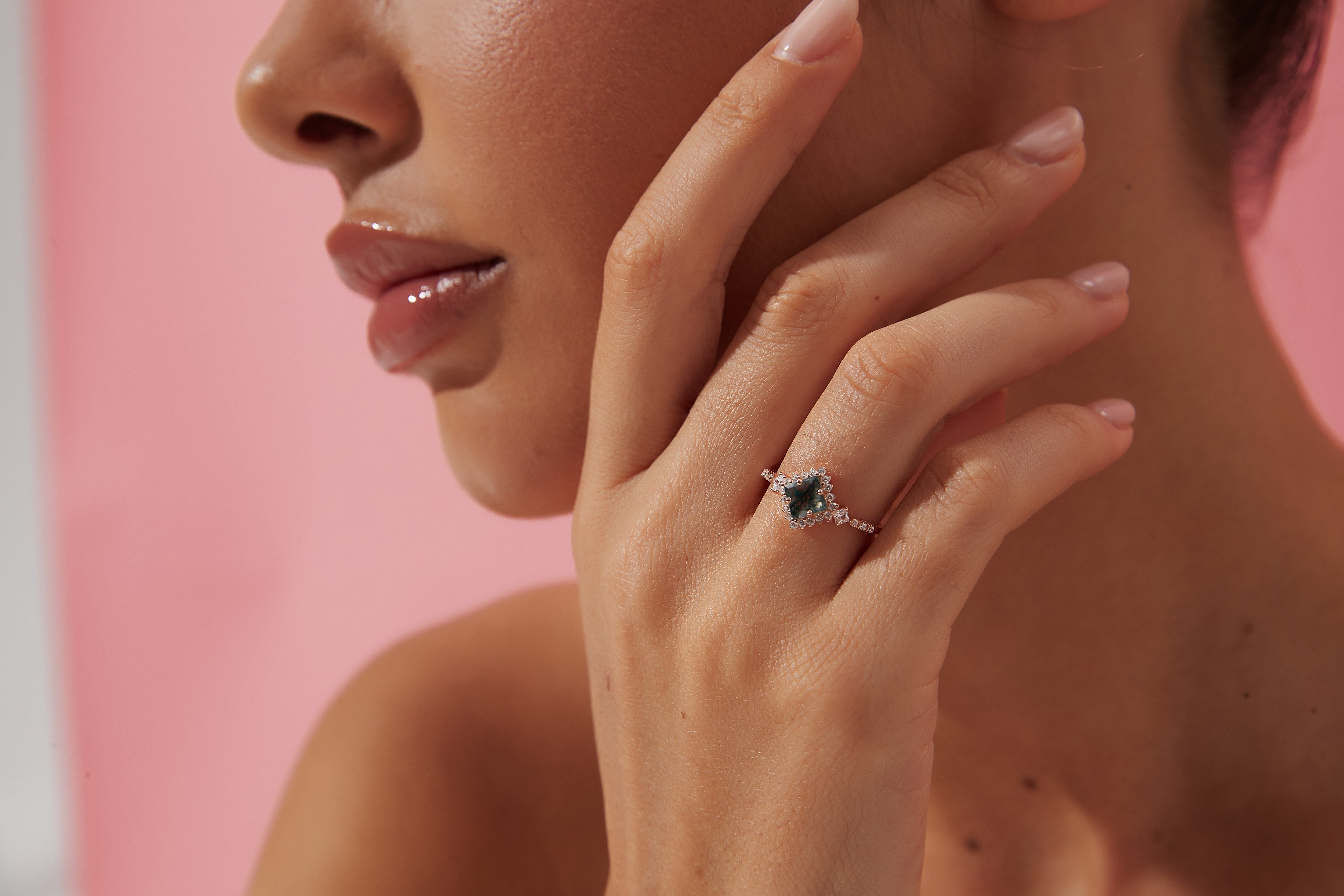 【RHIANNON】Bague de fiançailles unique, faite à la main, en agate mousse naturelle, forme princesse, 0,75 ct