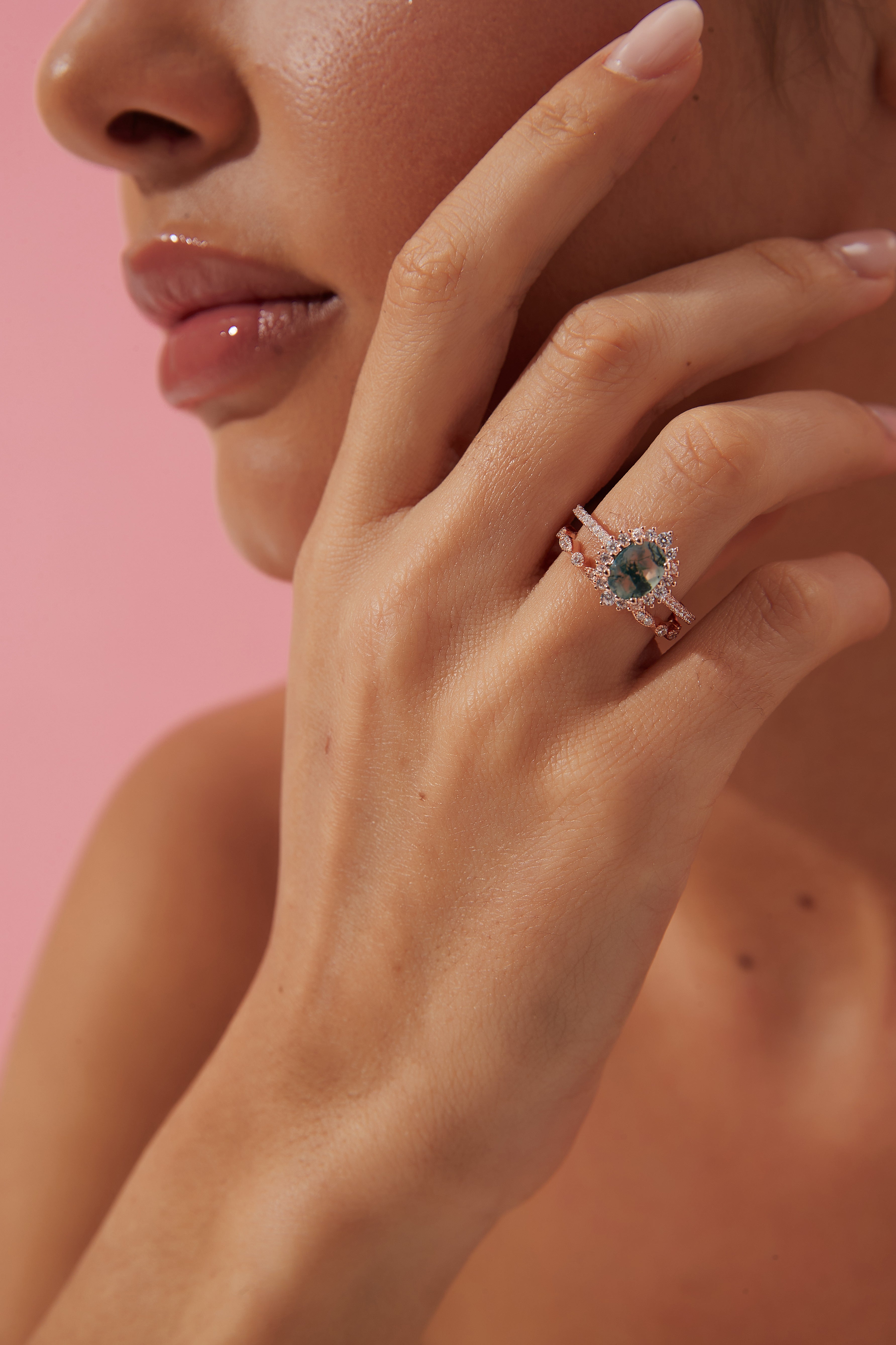 【Ensemble Solara】Ensemble unique de bagues de fiançailles en agate mousse naturelle, taillée à la main, 2 pièces, 1,5 ct, forme ovale