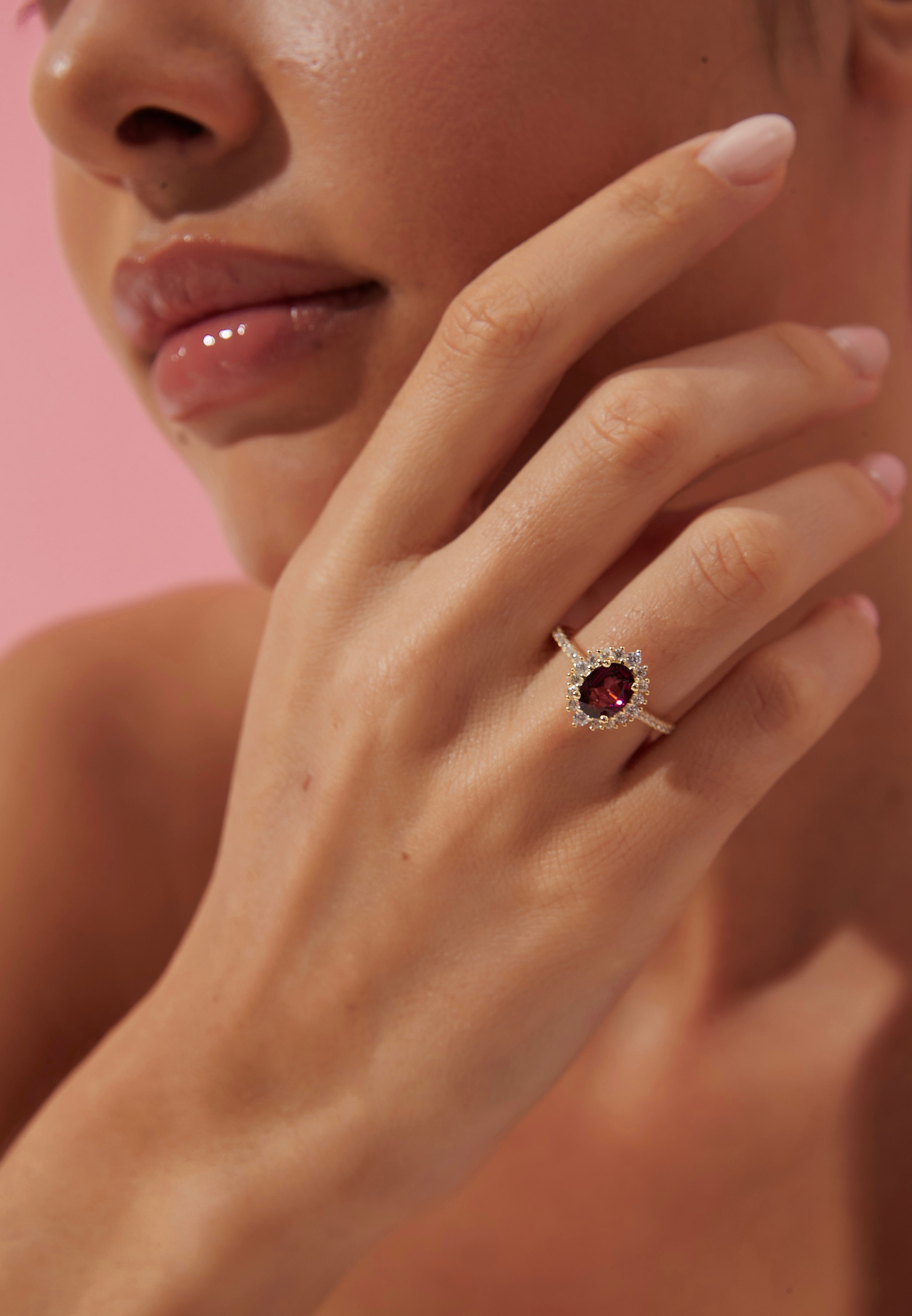 【Valence】 Bague de fiançailles artisanale en grenat rhodolite naturel de 1,5 ct, forme ovale