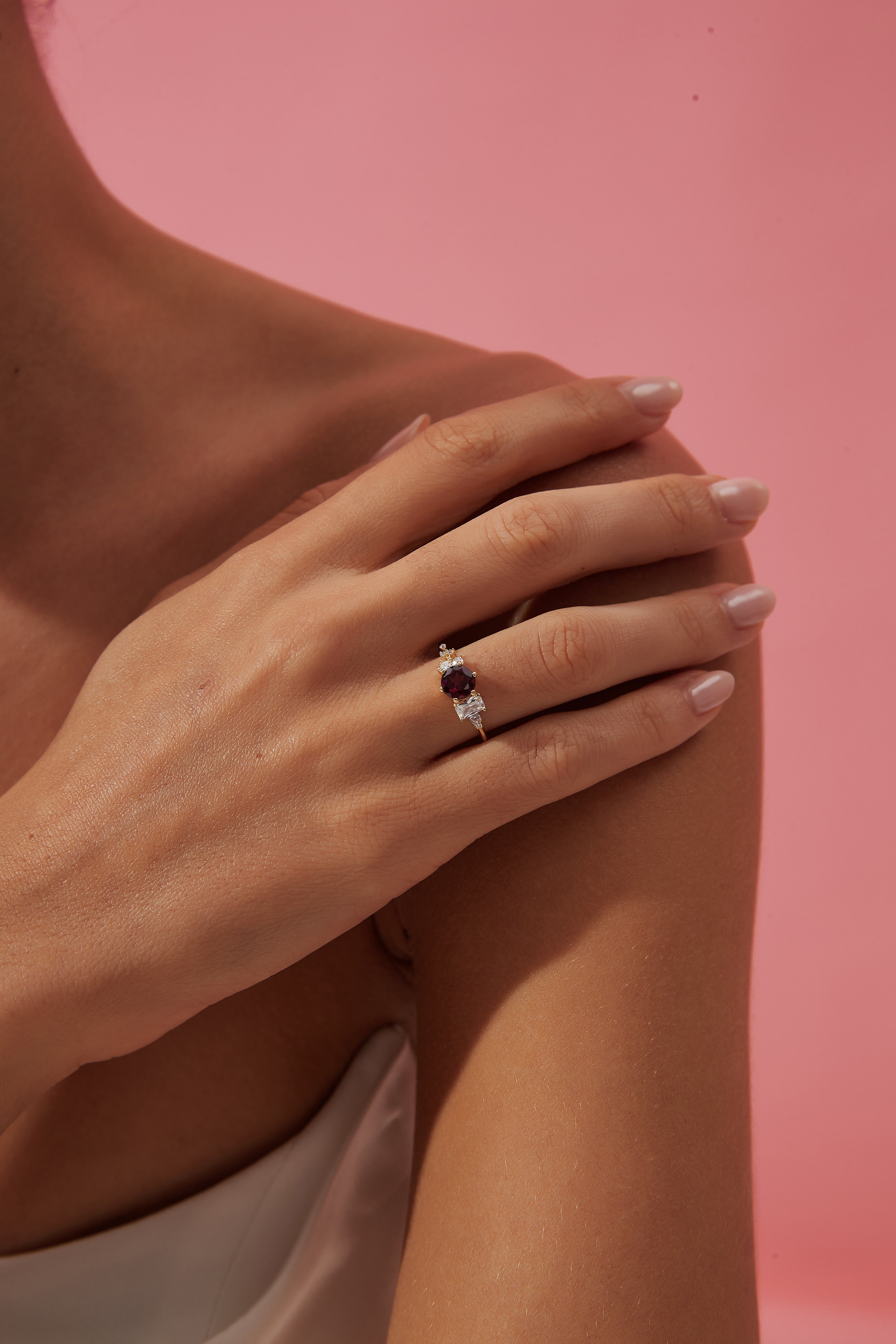 【Amaranth】Unique Handmade Natural Rhodolite Garnet Engagement Ring 0.8ct Round Shape