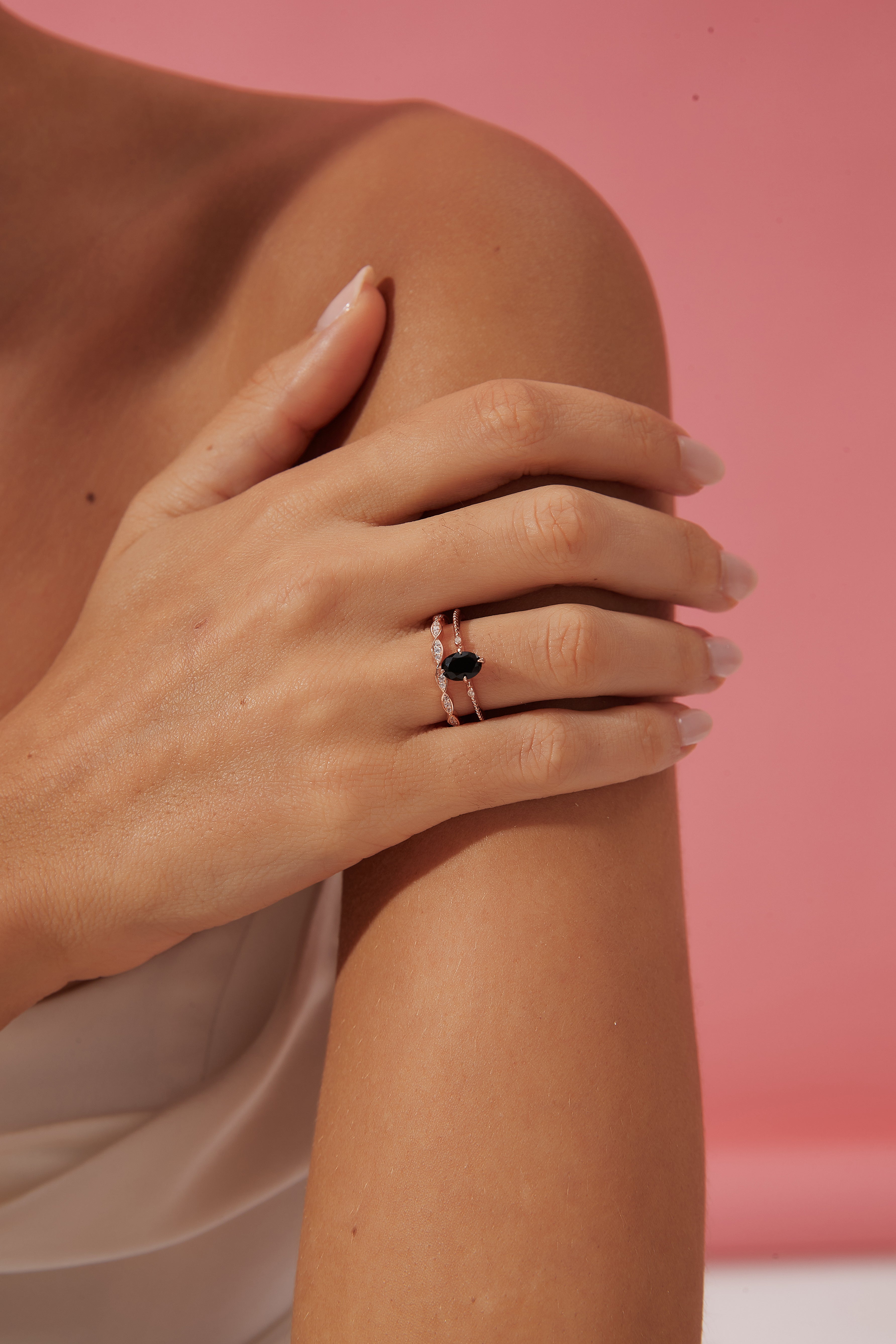 【Ensemble Elysian】Ensemble de 2 bagues de fiançailles ovales en onyx noir naturel fait main (0,75 ct).