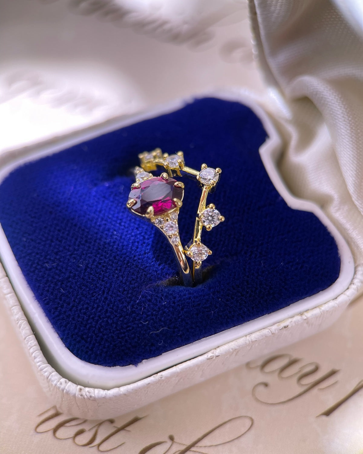 【Regalia Set】Handmade Natural Rhodolite Garnet Engagement Ring Set 2pcs 0.75ct Oval Cut