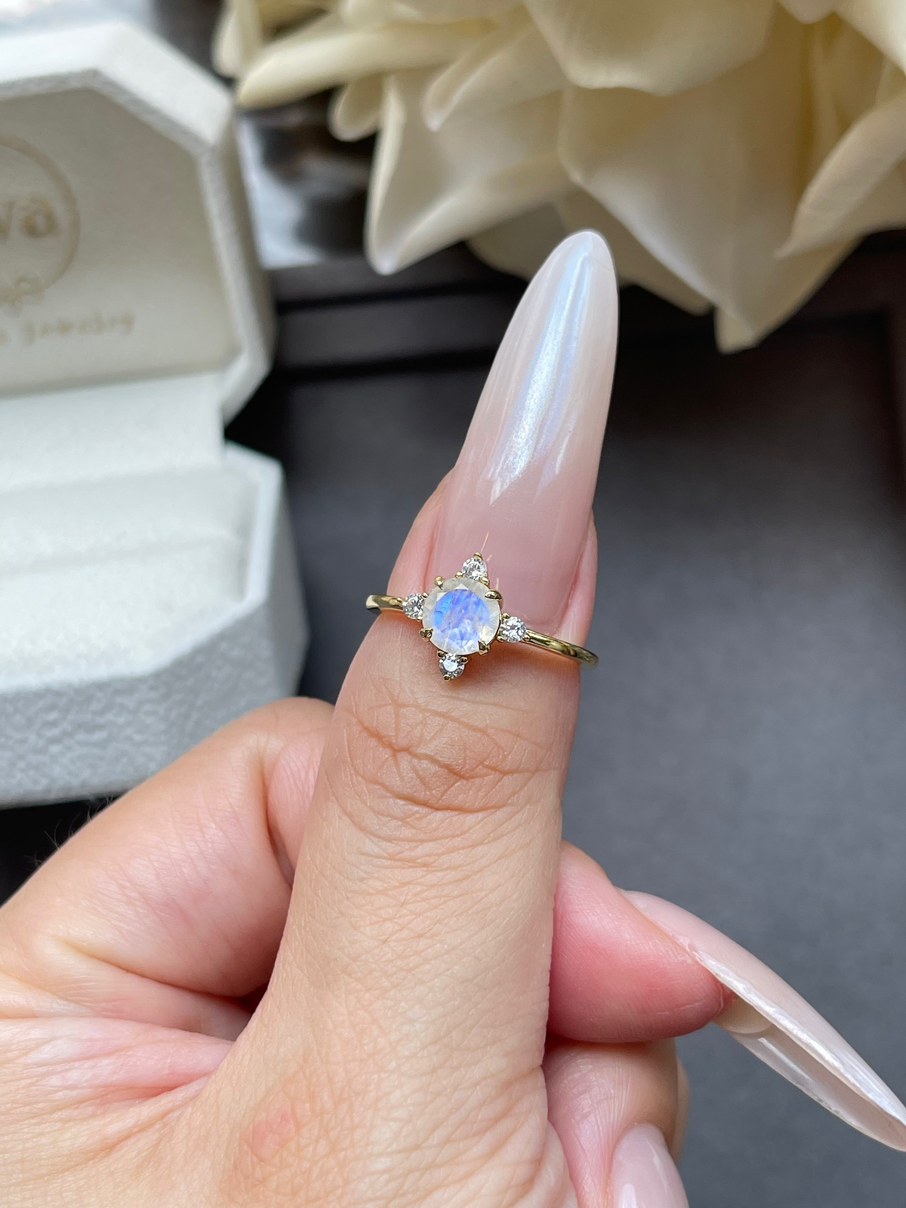 【Lucentia】Handmade Natural Blue Moonstone Engagement Ring 0.5ct Princess Shape