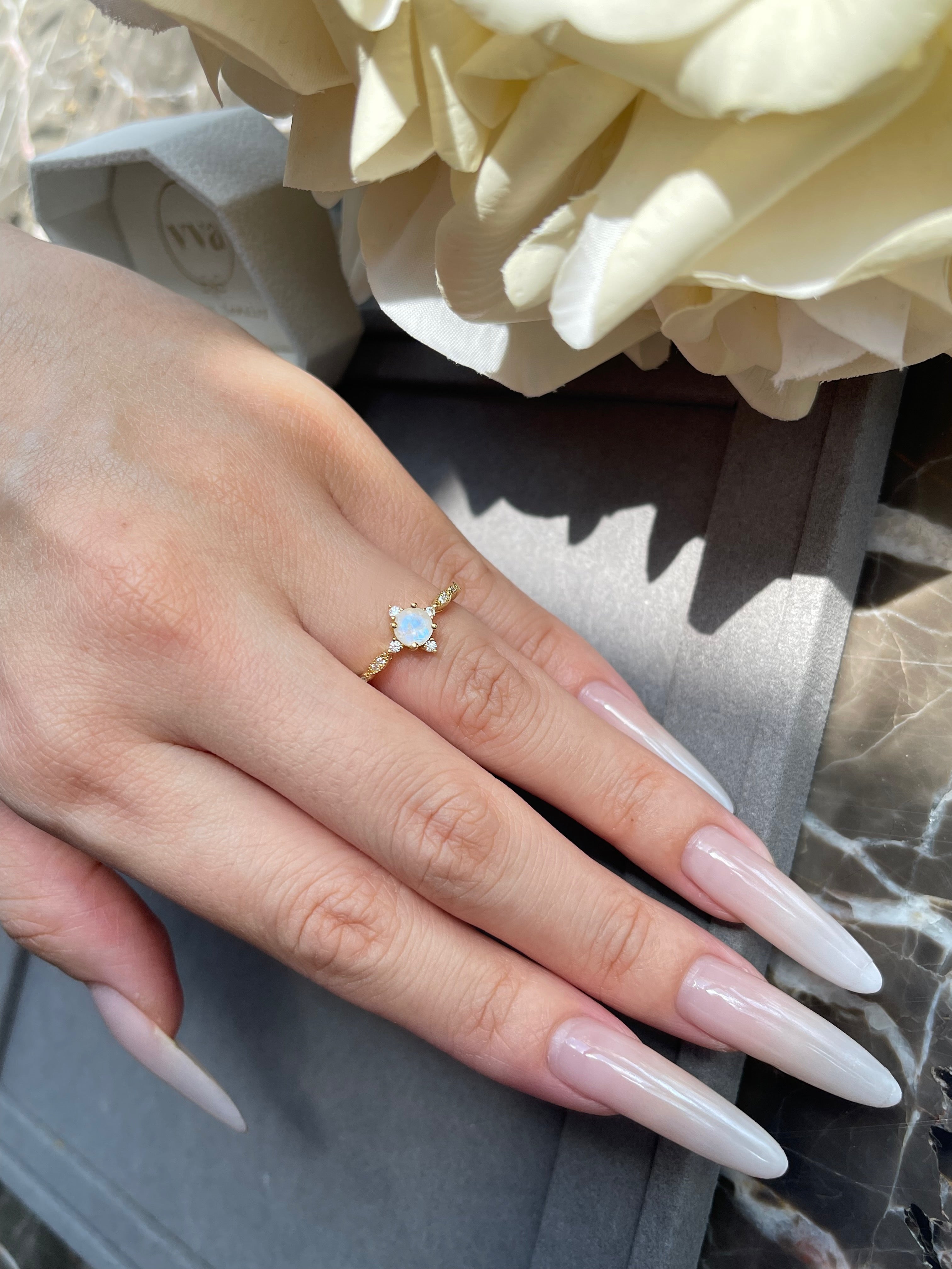 【Lucentia】Handmade Natural Blue Moonstone Engagement Ring 0.5ct Princess Shape