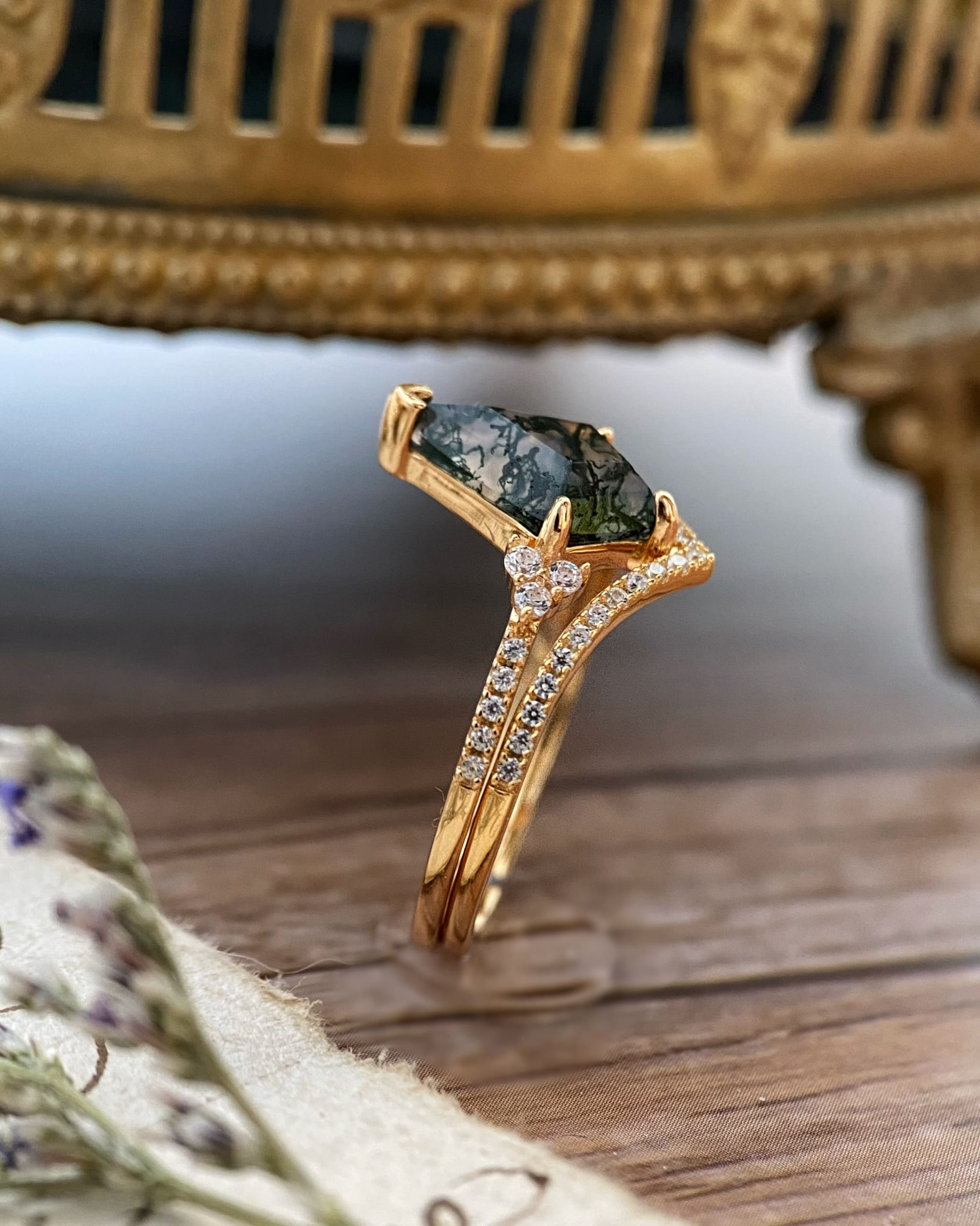 【Voile éthéré】Bague de fiançailles unique en agate mousse naturelle, faite main, de forme ovale, 1,5 ct