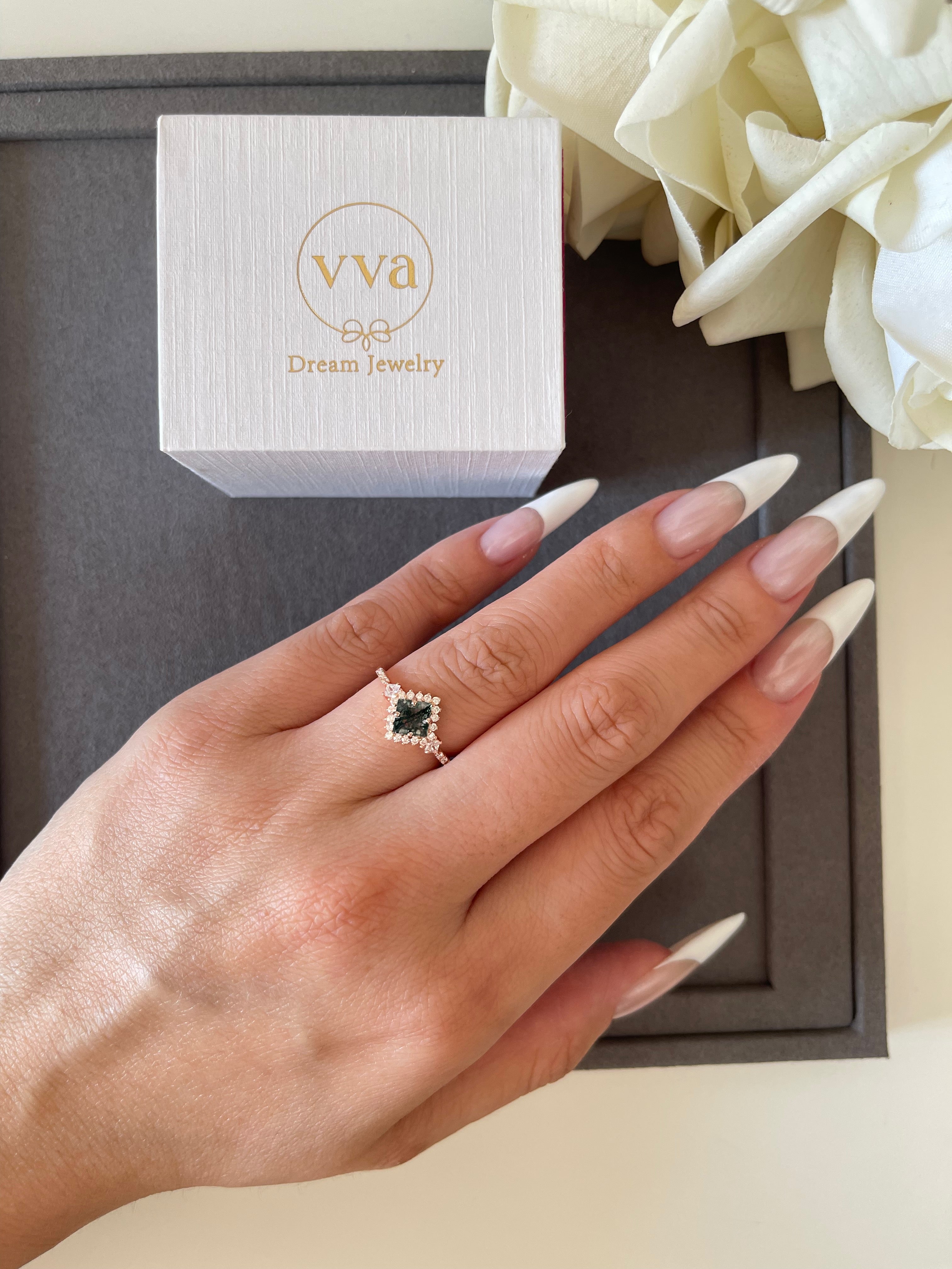 【RHIANNON】Bague de fiançailles unique, faite à la main, en agate mousse naturelle, forme princesse, 0,75 ct