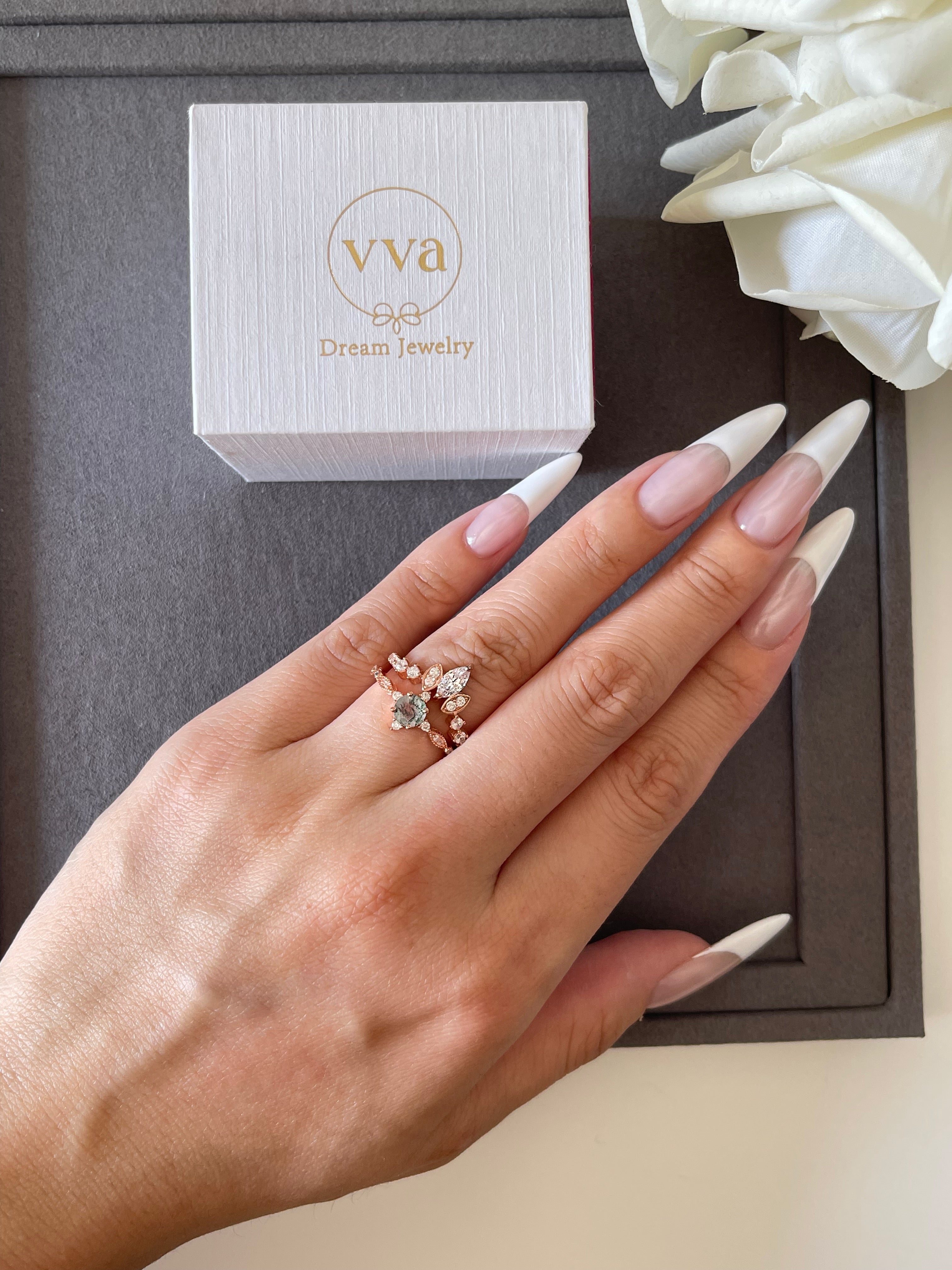 【Ensemble Coralie】Ensemble unique de bagues de fiançailles artisanales en agate mousse naturelle, 2 pièces, 0,5 ct, forme ronde