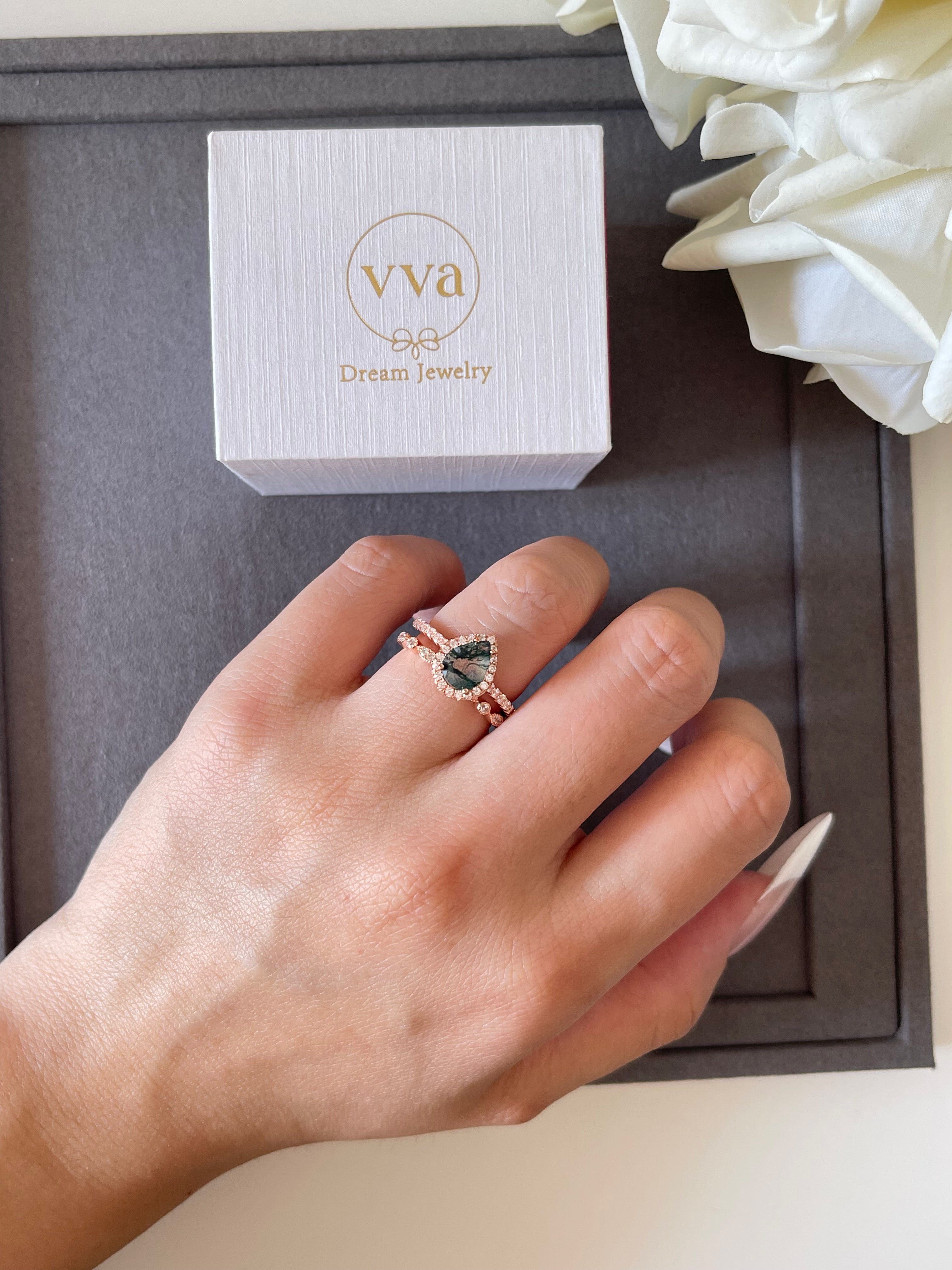 【Verdian Set】Unique Handmade Natural Moss Agate Engagement Ring Set 2pcs 0.8ct Pear Shape