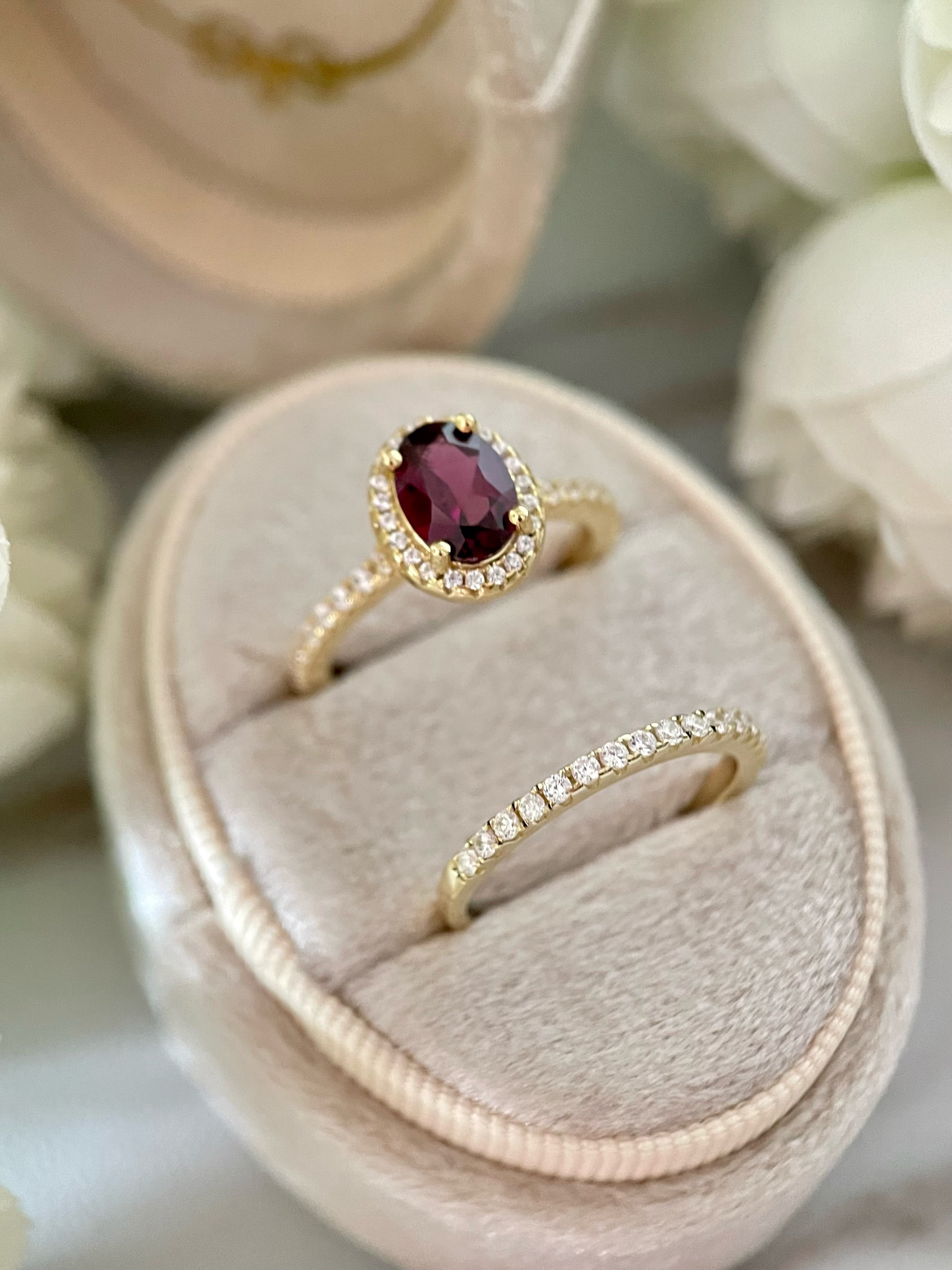 【Ensemble Amara Cascade】Ensemble unique de bagues de fiançailles en grenat rhodolite naturel fait main, 2 pièces, 1,5 ct, forme ovale