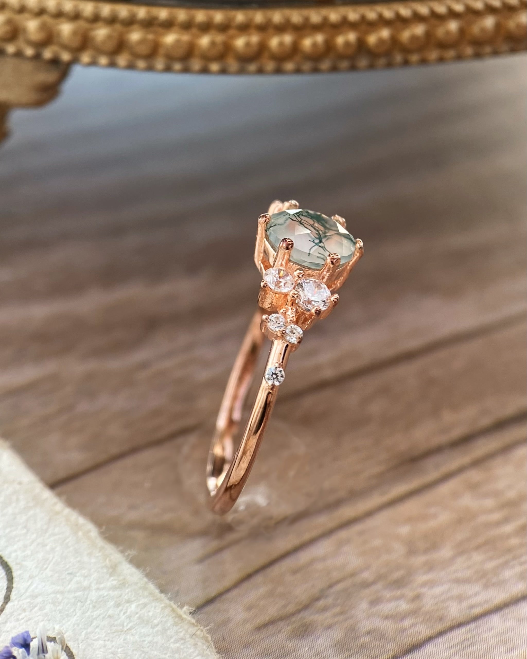 【Veridia Cascade】Bague de fiançailles unique, faite main, en agate mousse naturelle de 0,8 ct, forme ronde
