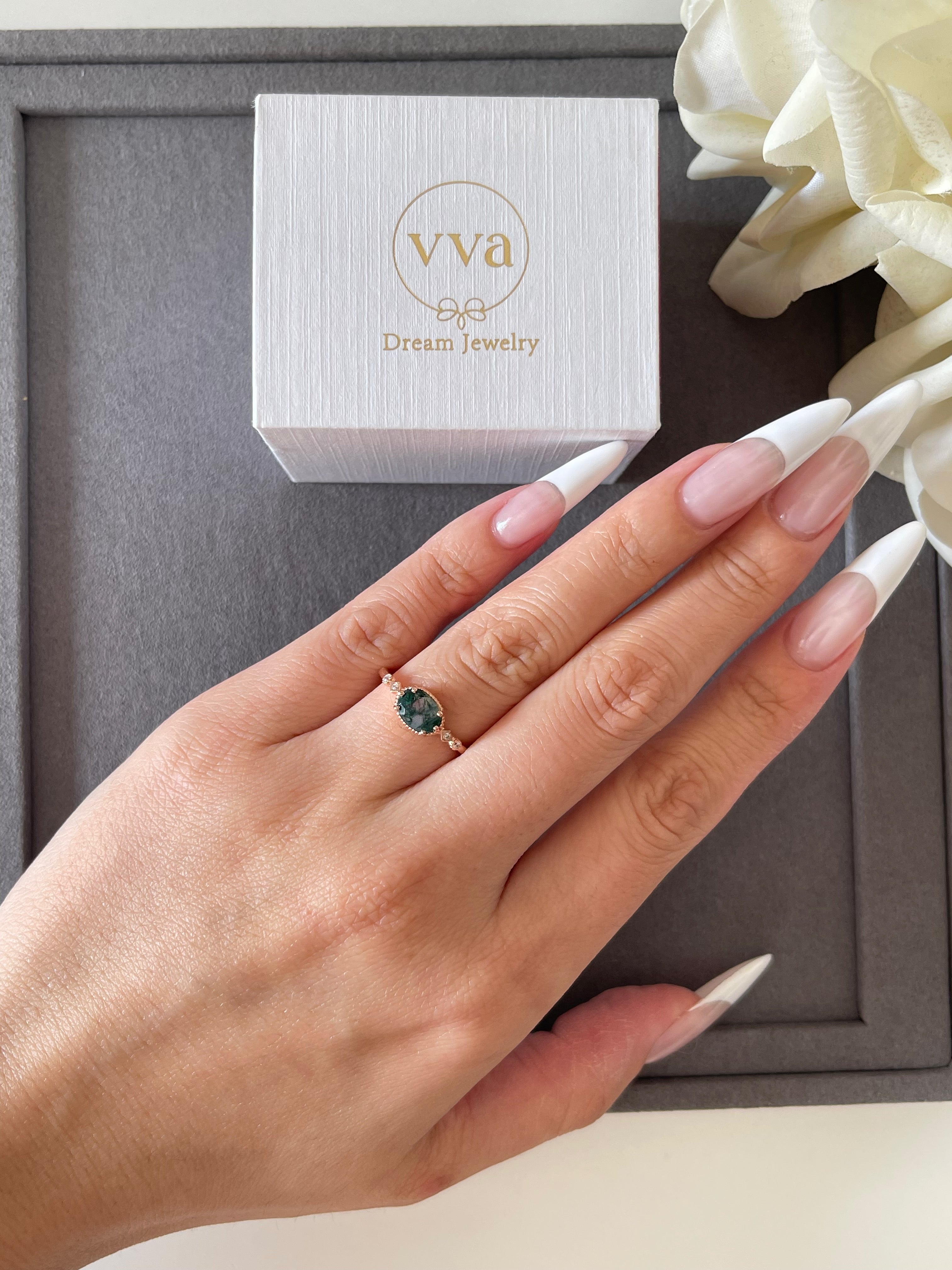 【The Still Pond】Bague de fiançailles unique, faite main, en agate mousse naturelle de 0,75 ct, forme ovale