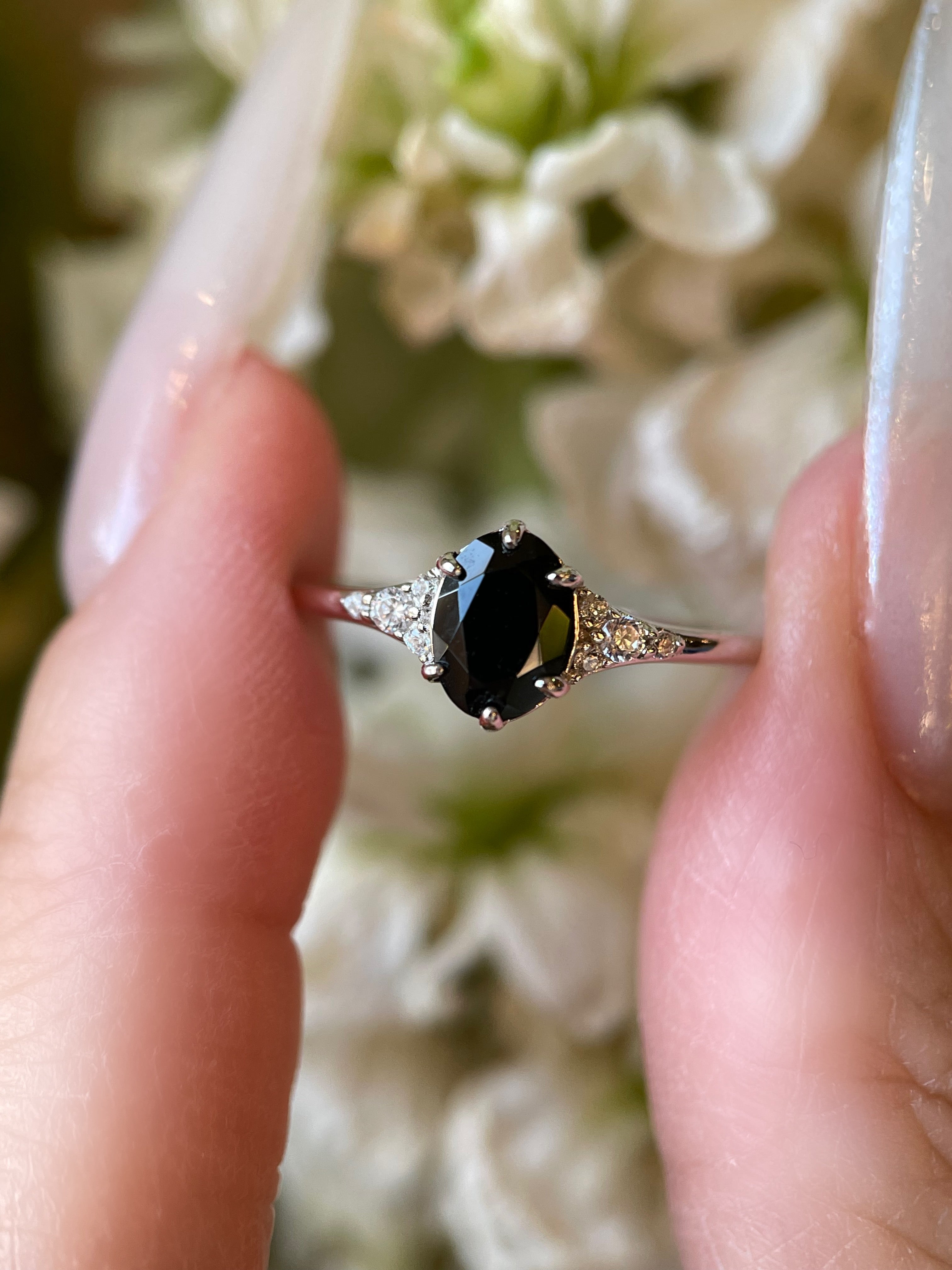 【Lyra】Handmade Natural Black Onyx Engagement Ring 0.75ct Oval Cut