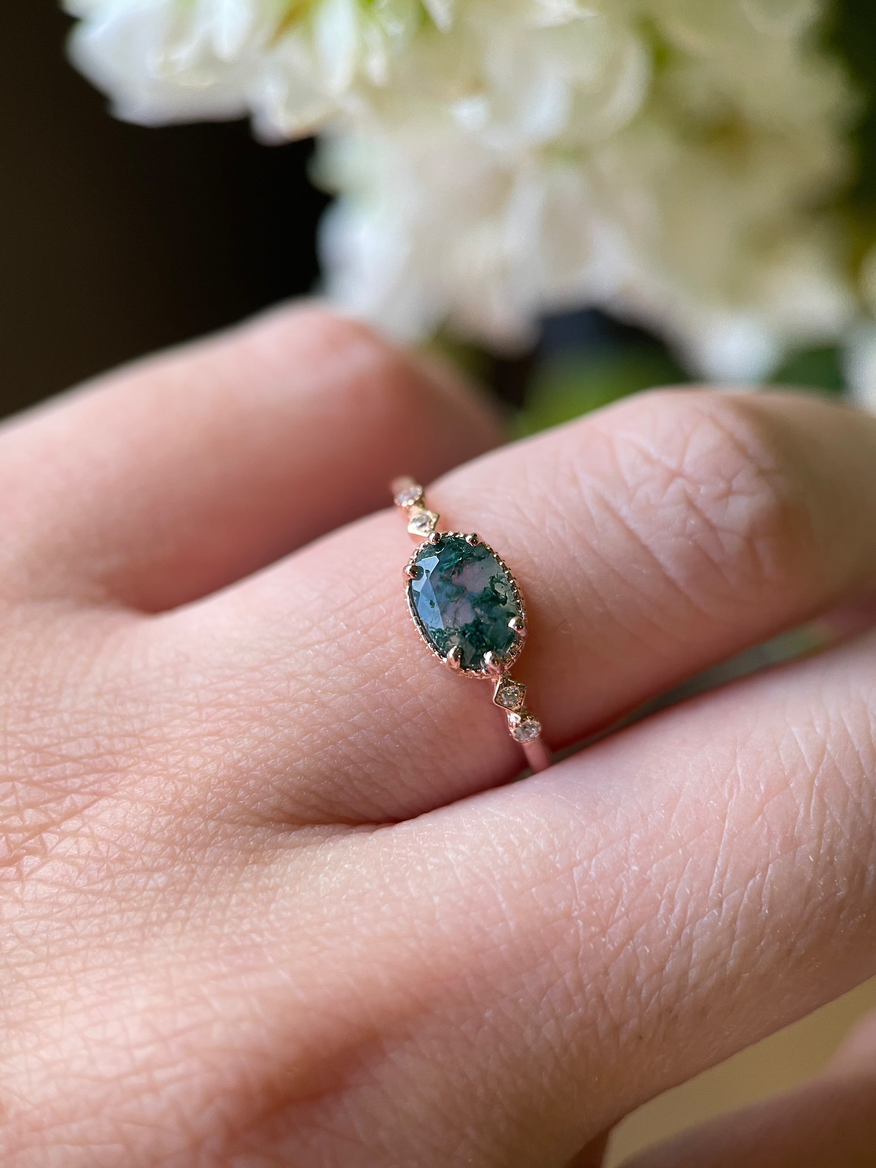 【The Still Pond】Bague de fiançailles unique, faite main, en agate mousse naturelle de 0,75 ct, forme ovale