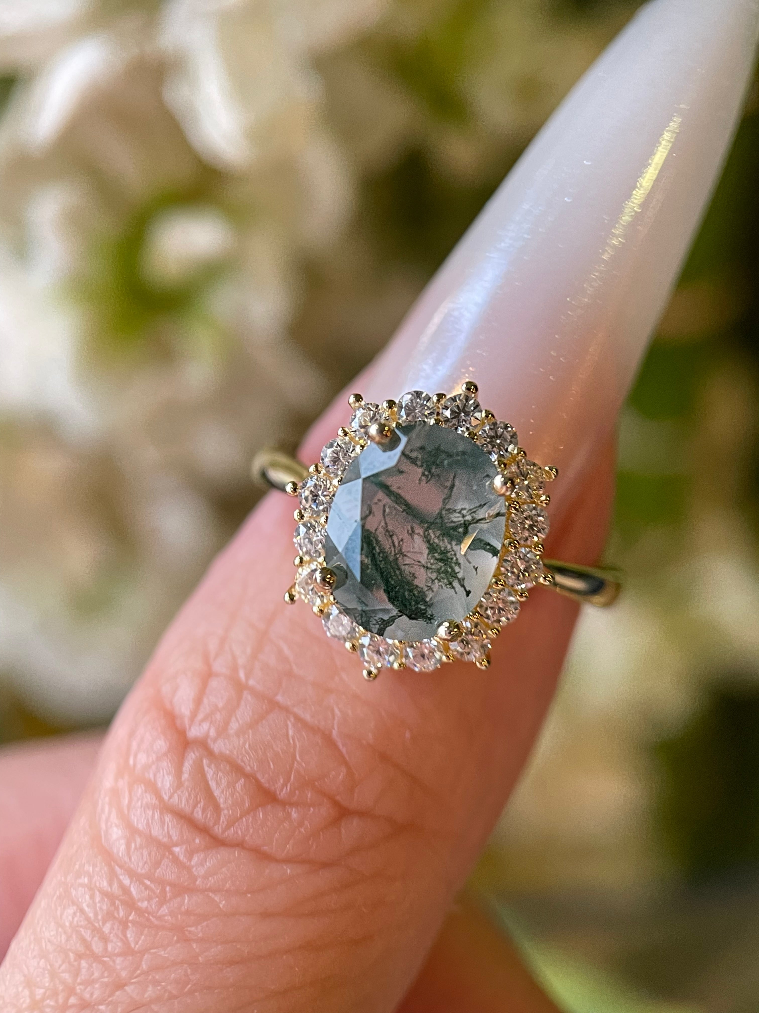 【Morrigan】 Bague de fiançailles unique, faite main, en agate mousse verte naturelle de forme ovale, 3 carats