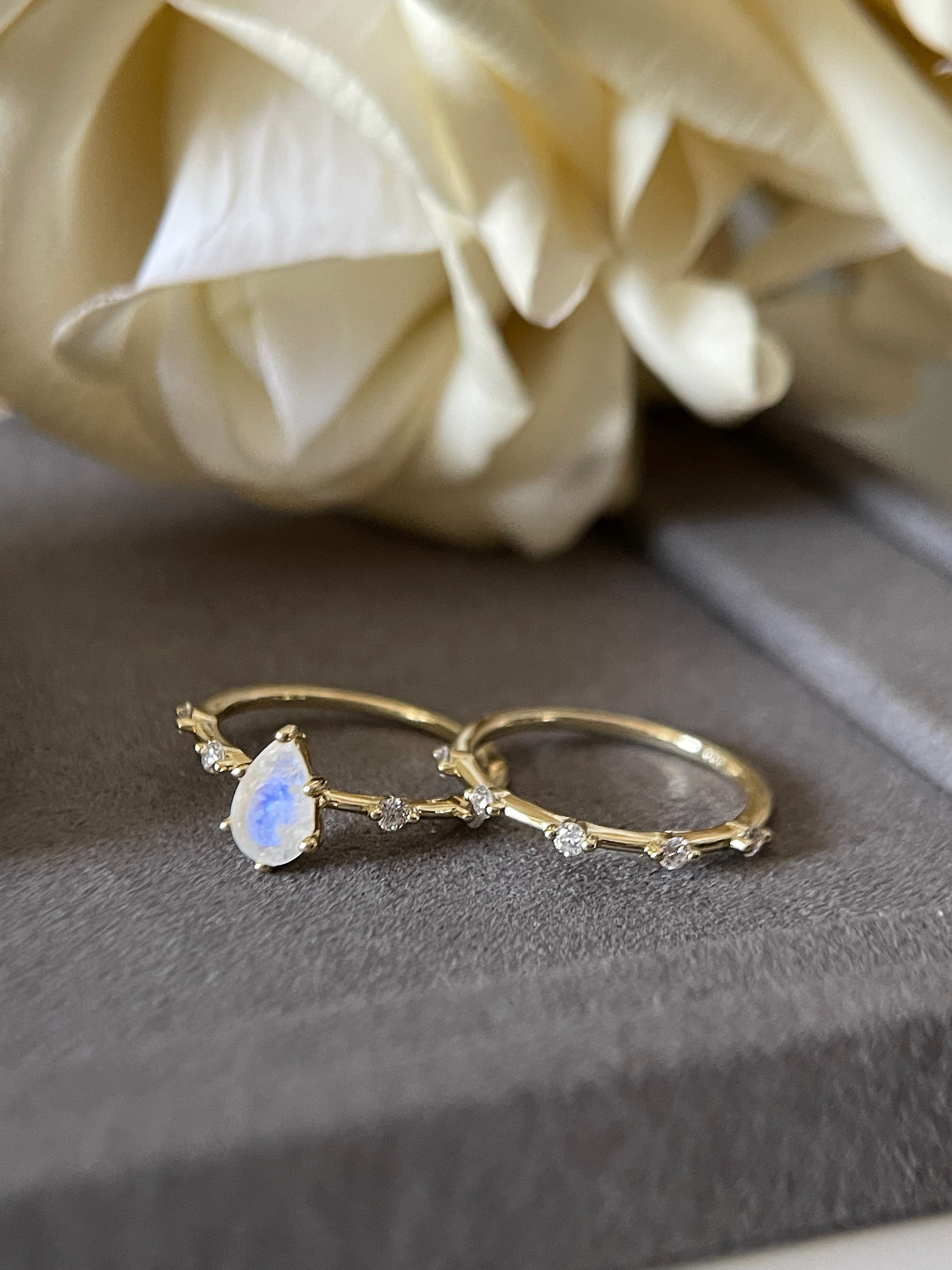 【Soulmate Set】Unique Handmade Natural Blue Moonstone Engagement Ring Set 2pcs 0.75ct Pear Shape