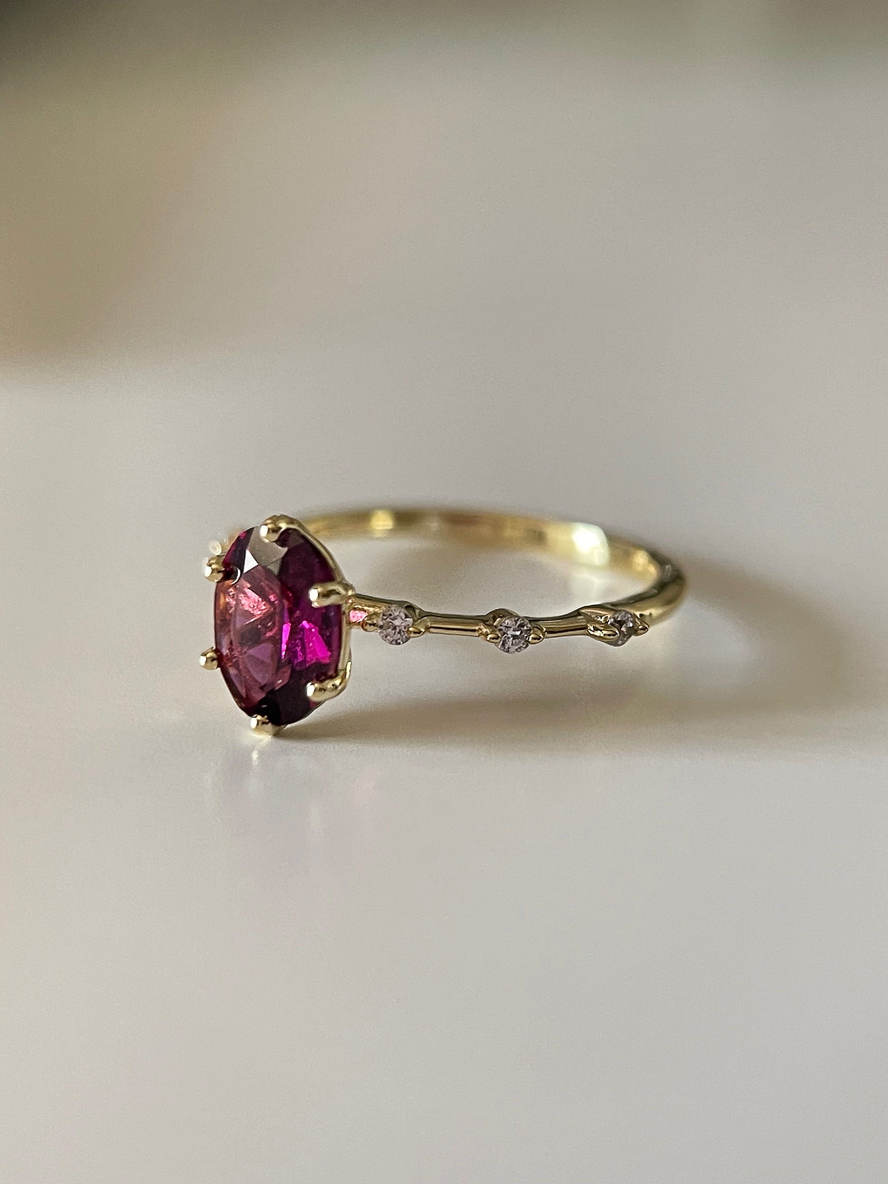 【Passion】Unique Handmade Natural Rhodolite Garnet Engagement Ring 1.5ct Oval Shape