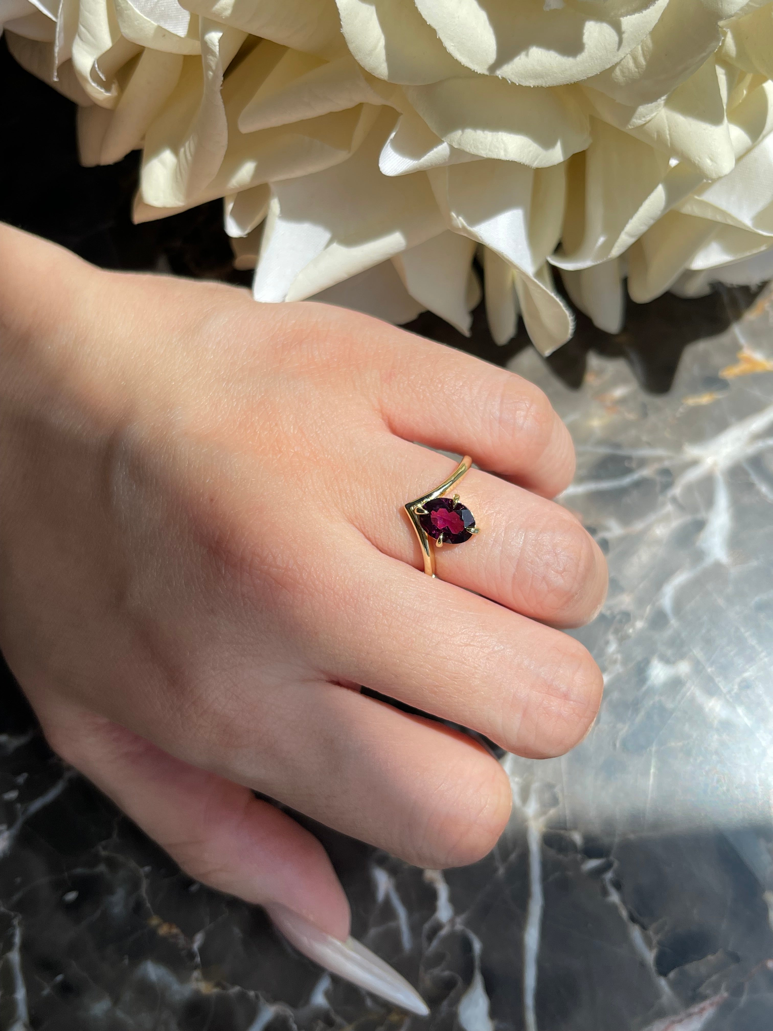 【REGINA SET】Handmade Natural Rhodolite Garnet Engagement Ring Set 2pcs Oval Shape 1.5ct