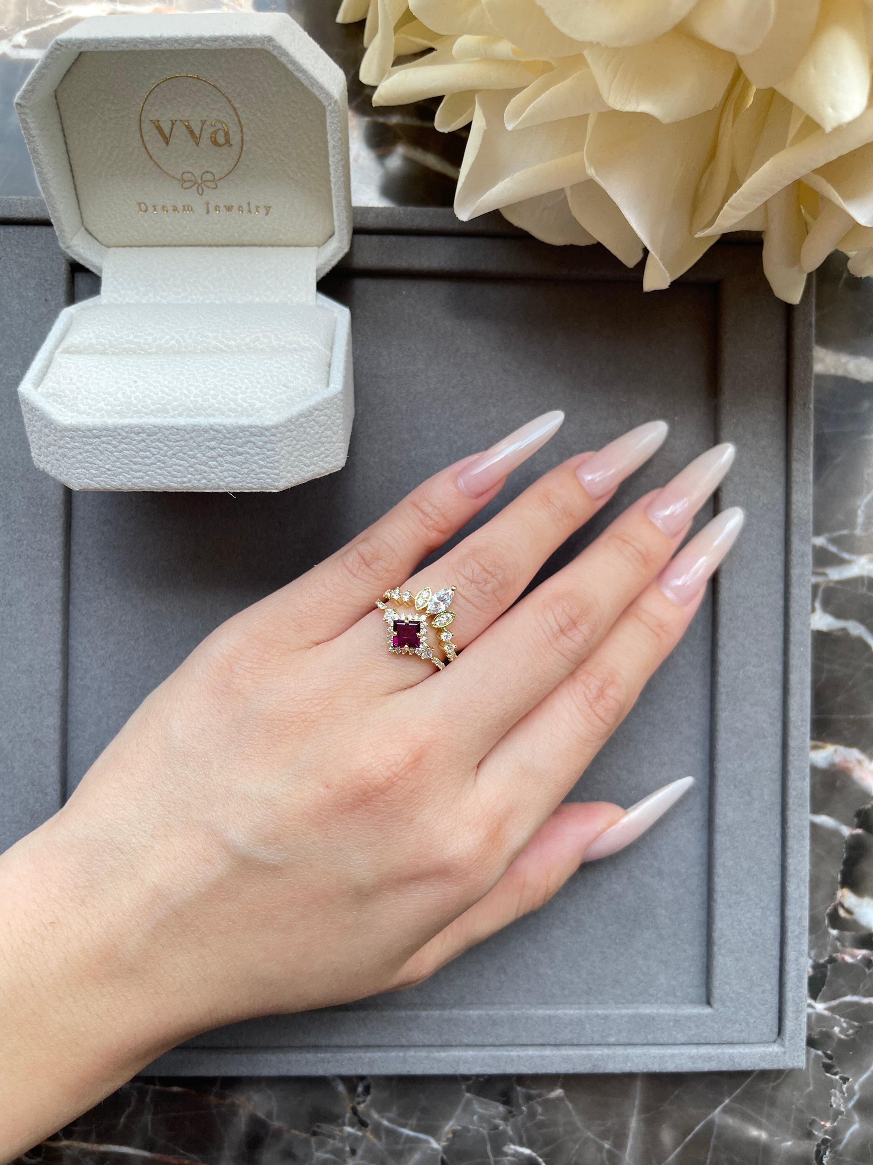 【ZENOBIA】Handmade Natural Rhodolite Garnet Engagement Ring Princess Shape 0.75ct