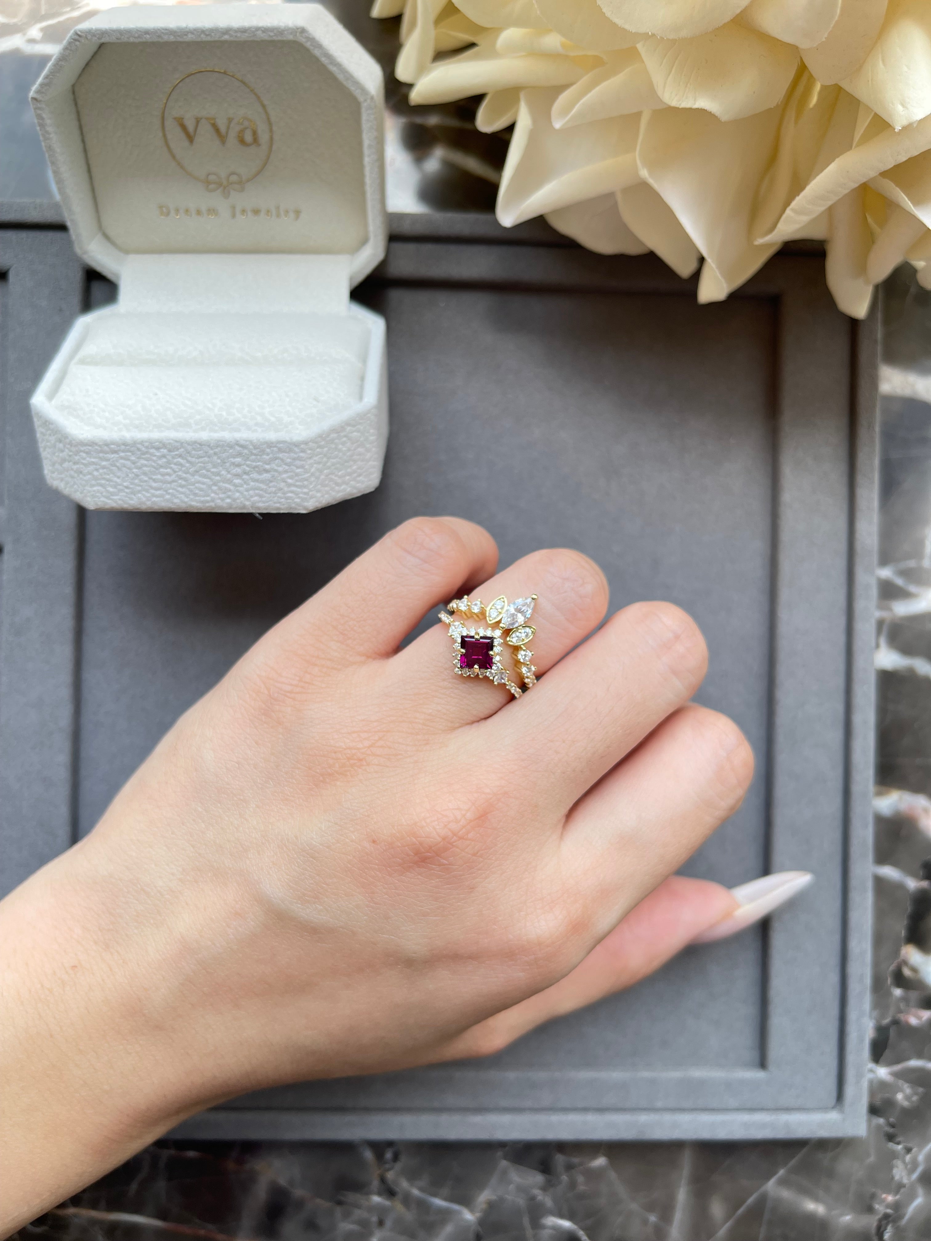 【ZENOBIA】Handmade Natural Rhodolite Garnet Engagement Ring Princess Shape 0.75ct