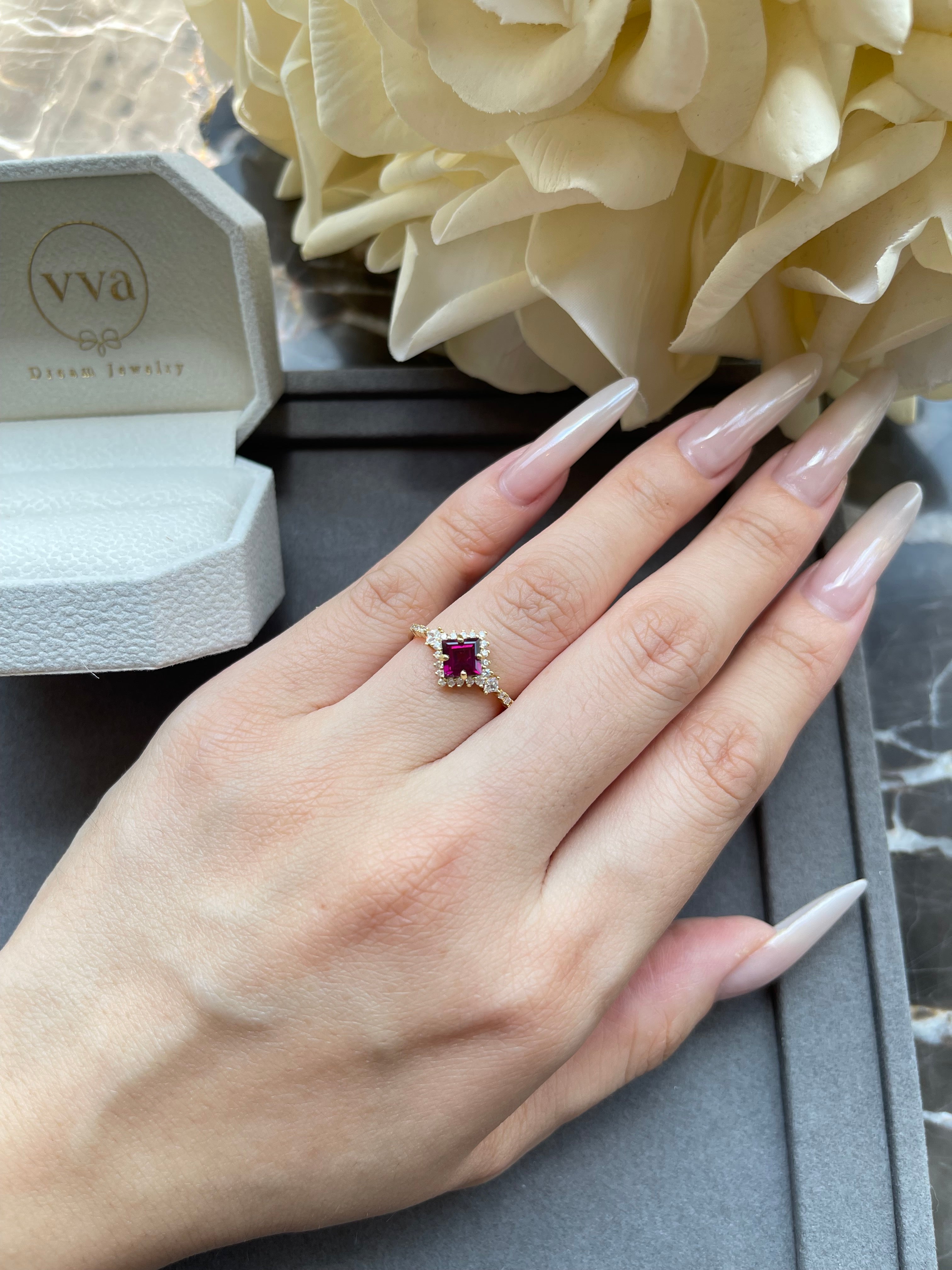 【ZENOBIA】Handmade Natural Rhodolite Garnet Engagement Ring Princess Shape 0.75ct