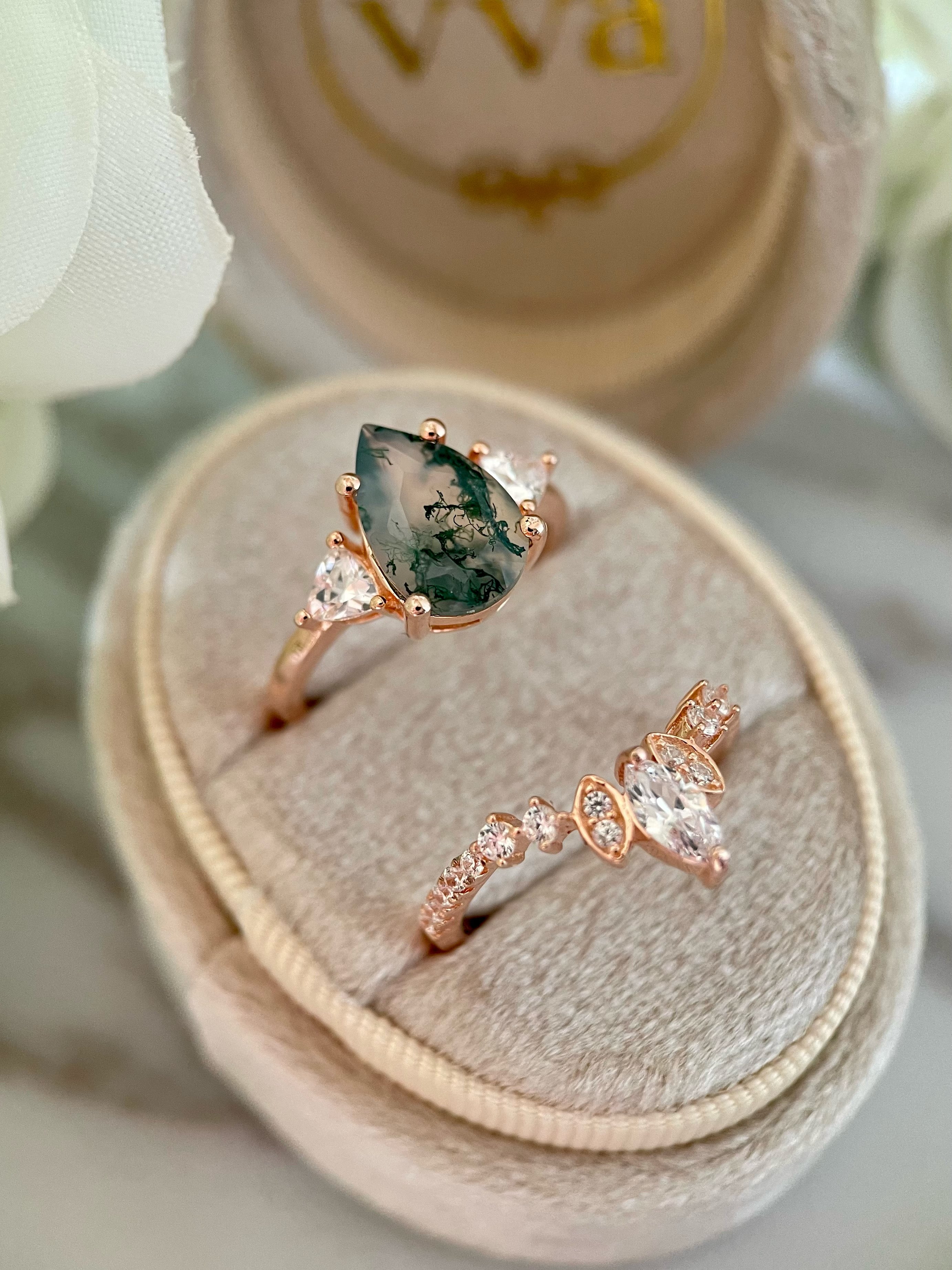 【ENSEMBLE NOISETTE】Ensemble de 2 bagues de fiançailles uniques, faites à la main, en agate mousse naturelle, 3 carats, forme poire