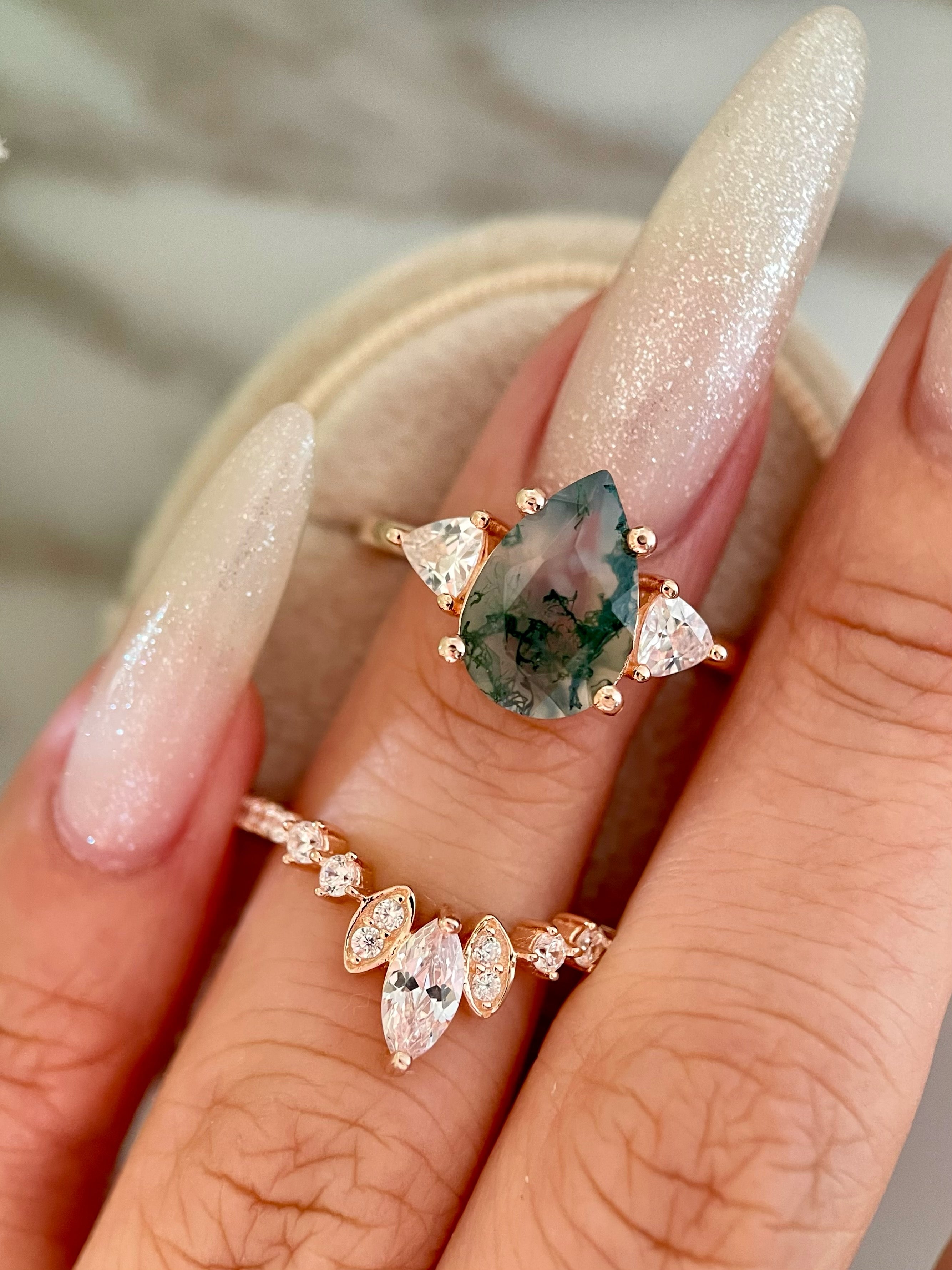 【ENSEMBLE NOISETTE】Ensemble de 2 bagues de fiançailles uniques, faites à la main, en agate mousse naturelle, 3 carats, forme poire