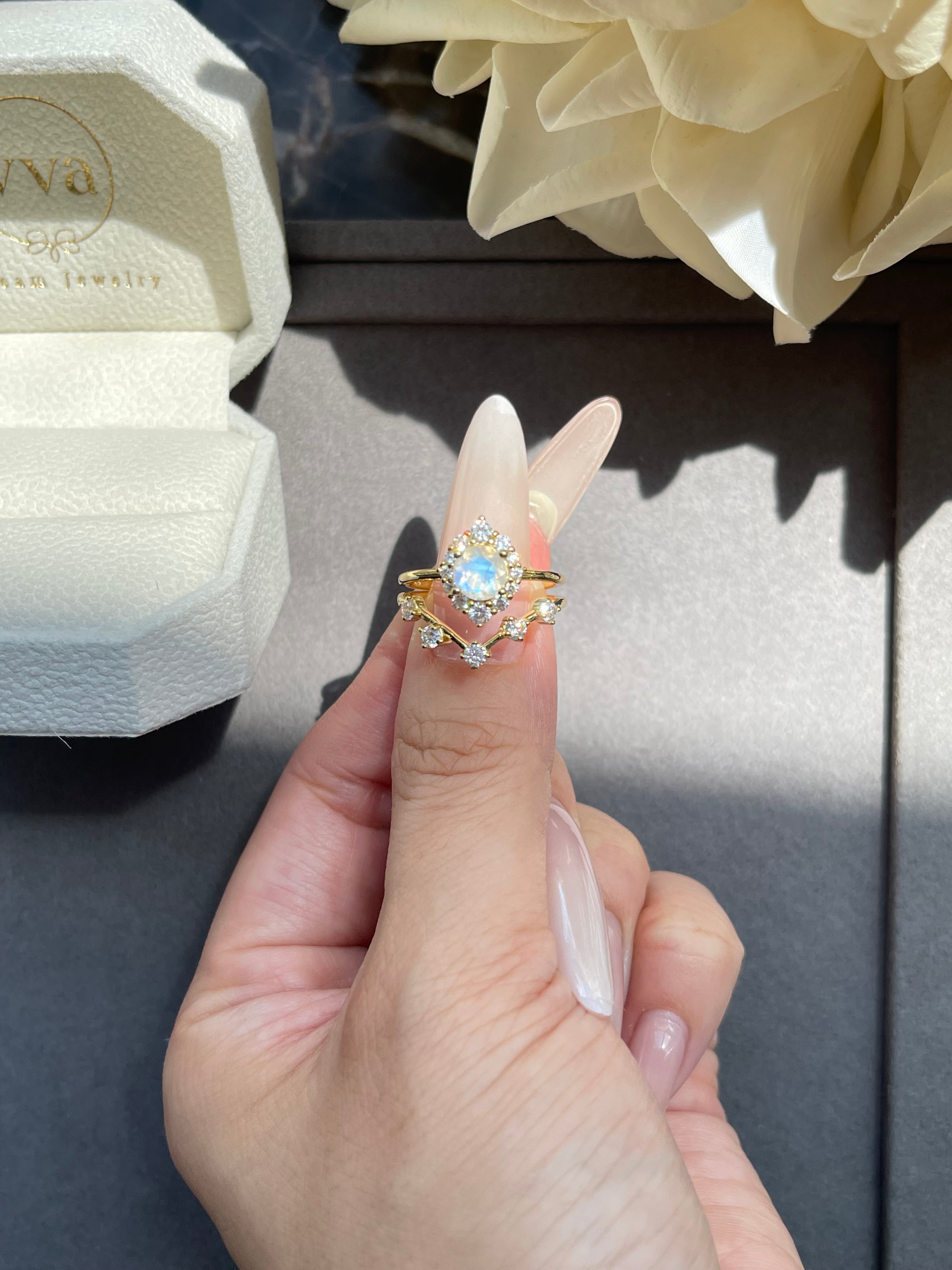 【Auraluna】Unique Handmade Natural Blue Moonstone Engagement Ring 0.8ct Round Shape