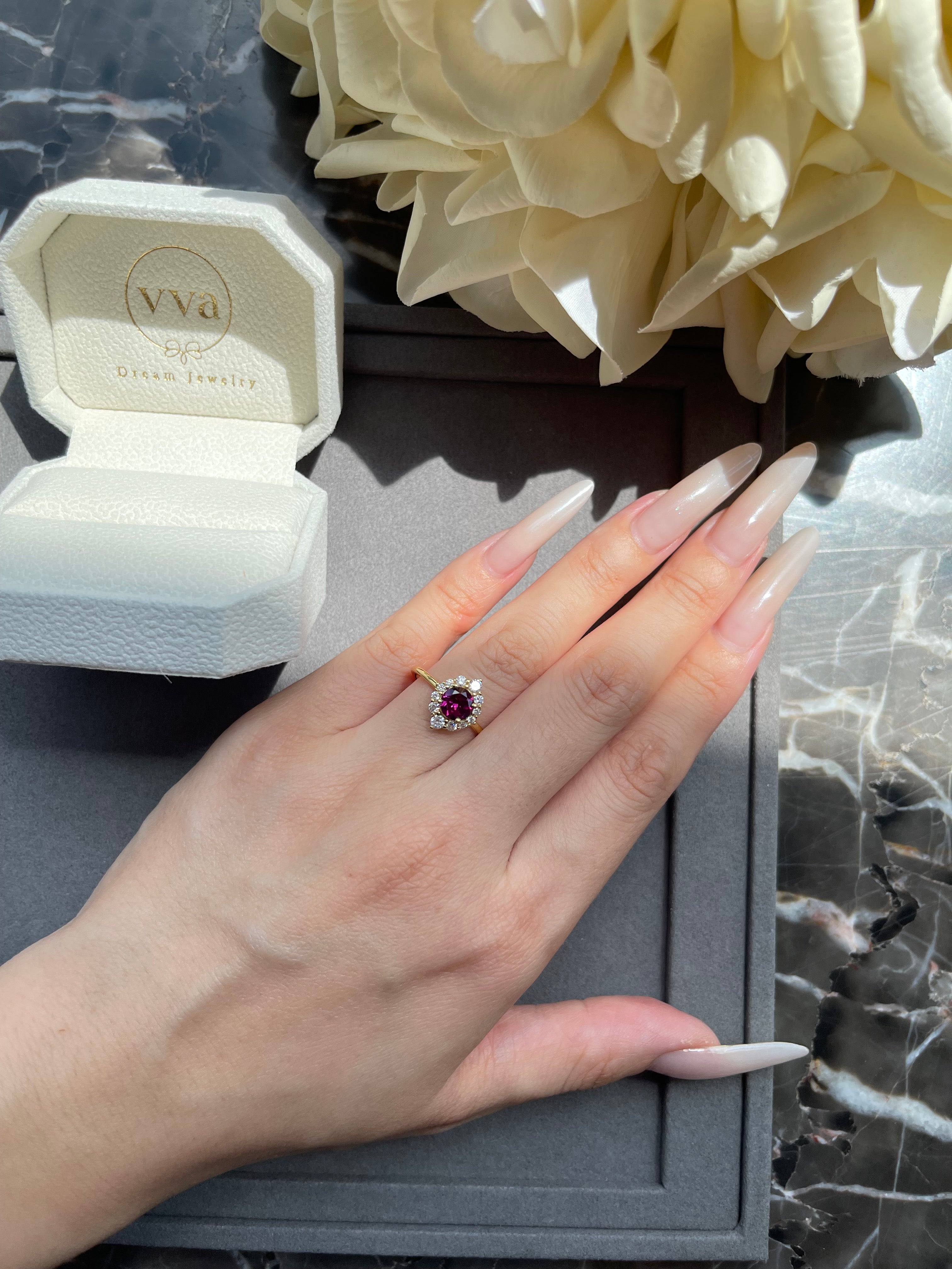 【Cerise】Bague de fiançailles artisanale en grenat rhodolite naturel de 0,8 ct, forme ronde