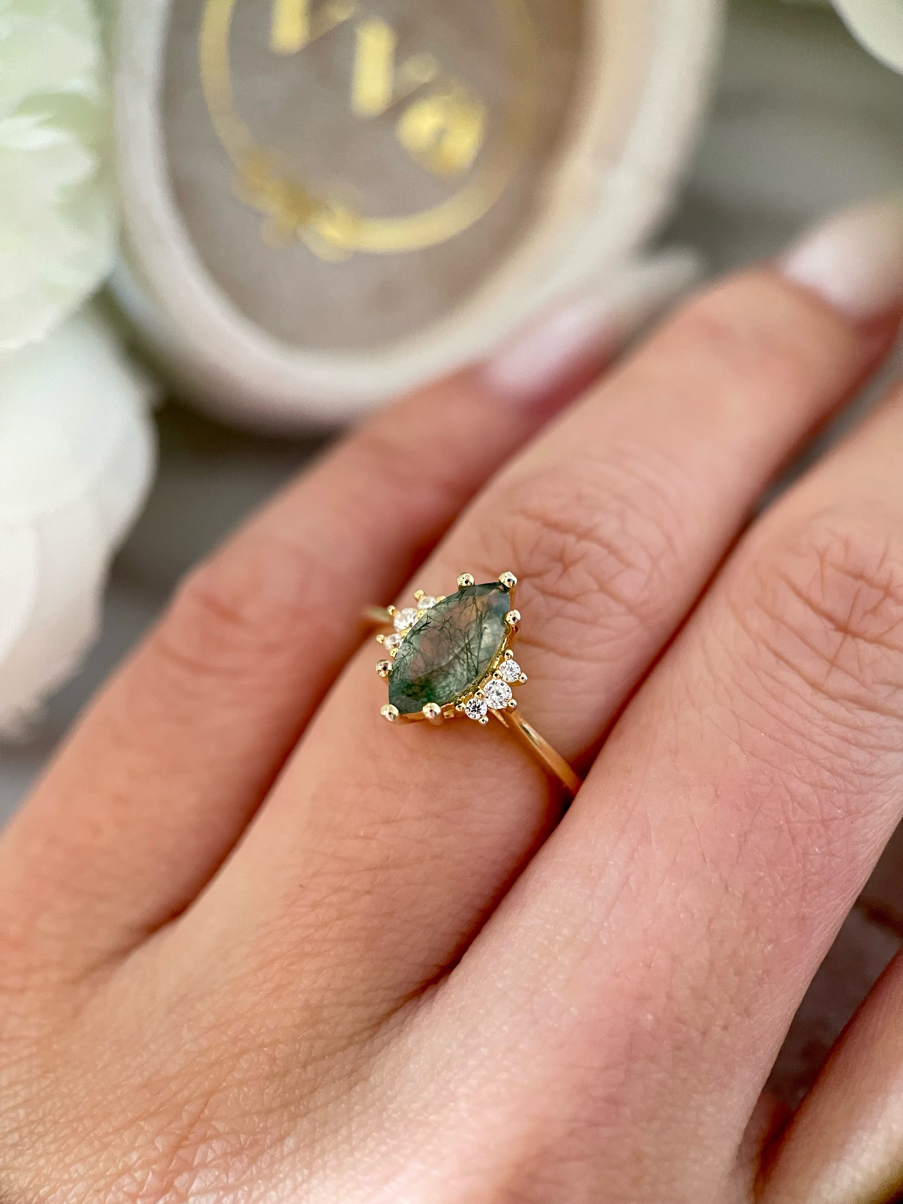 【CASSIOPEIA】Bague de fiançailles unique en agate mousse naturelle, faite à la main, taille marquise, 1 carat