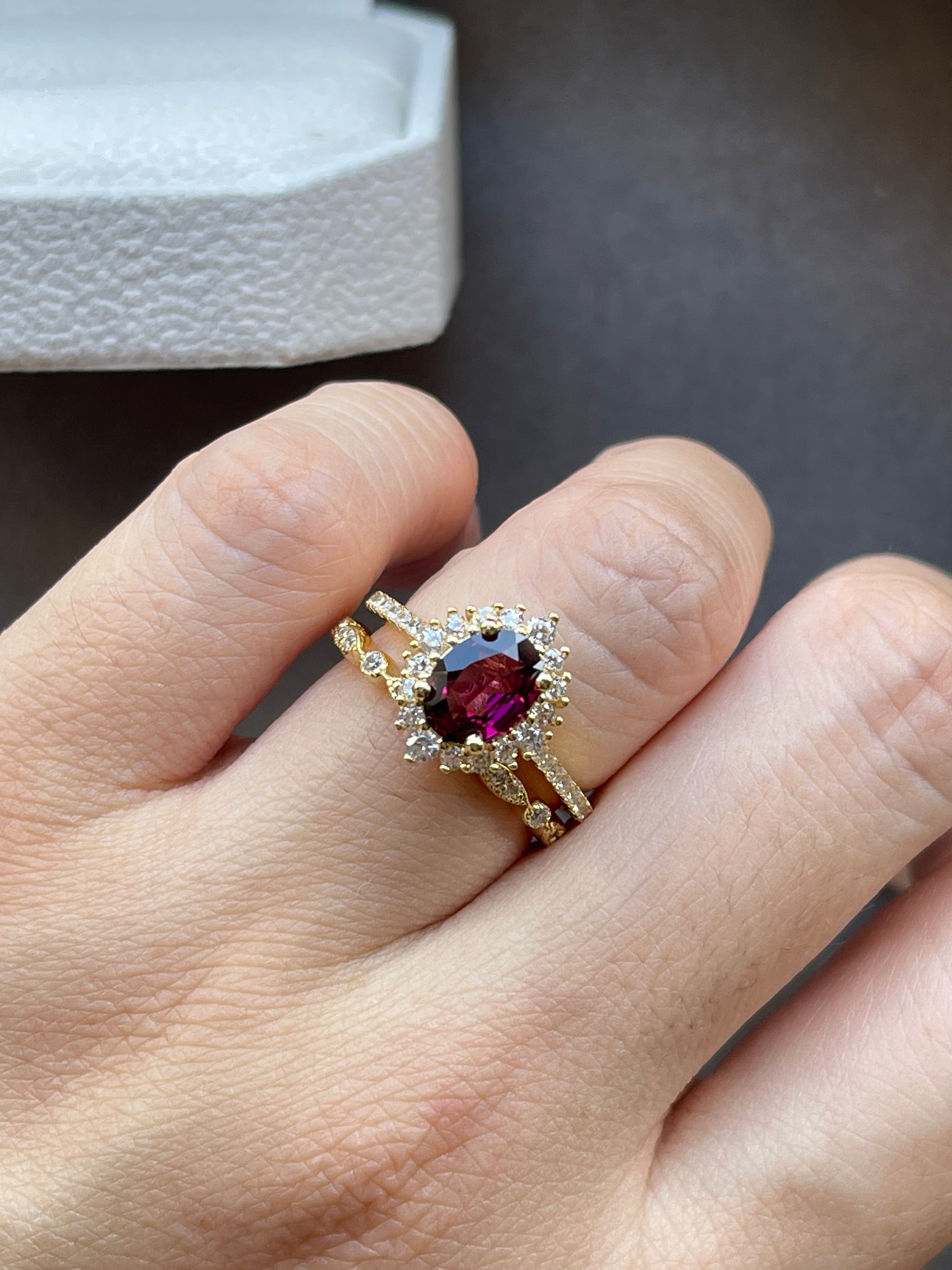 【Ensemble Valencia】 Bague de fiançailles artisanale en grenat rhodolite naturel, 2 pièces, 1,5 ct, forme ovale