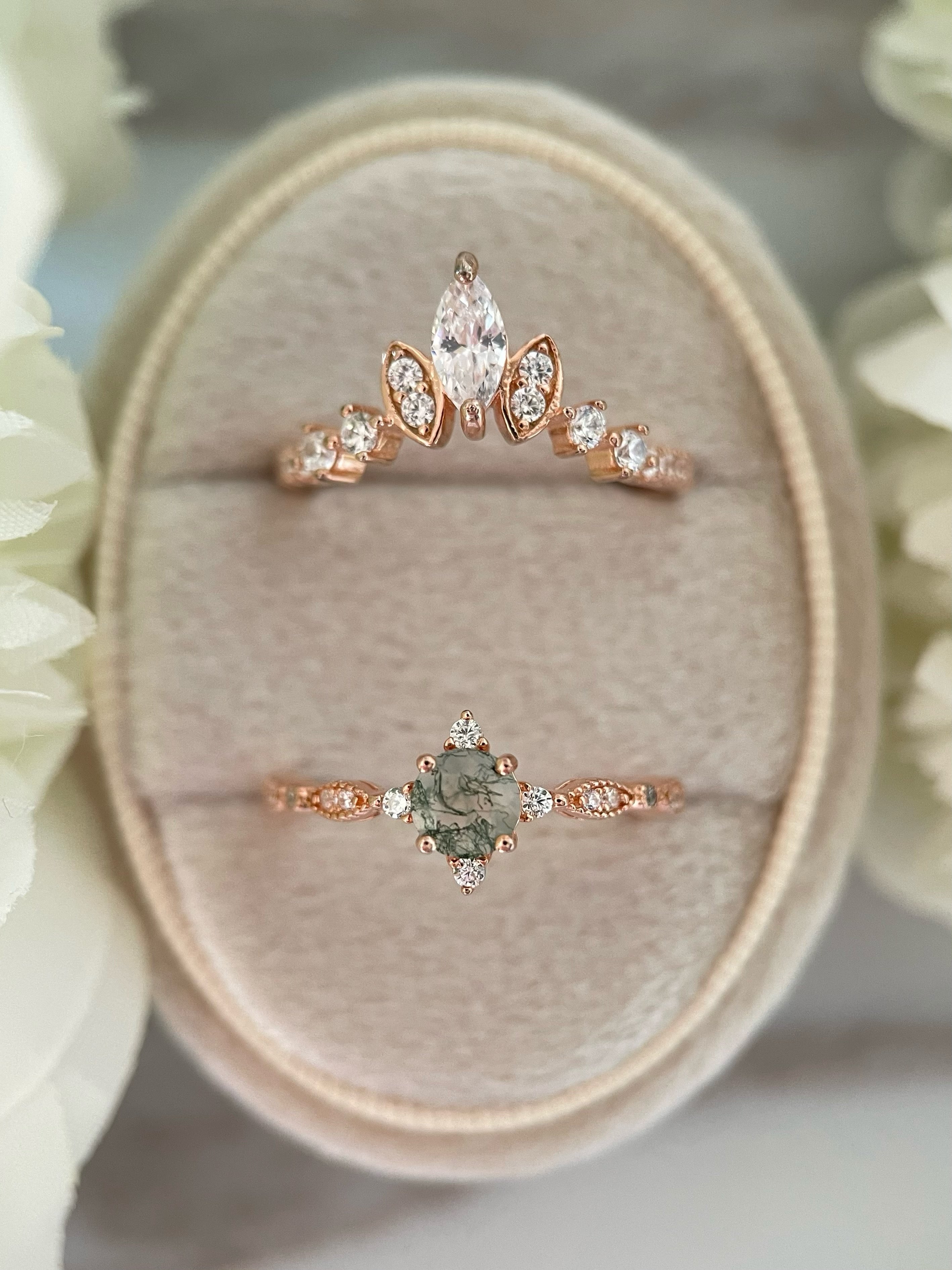 【Ensemble Coralie】Ensemble unique de bagues de fiançailles artisanales en agate mousse naturelle, 2 pièces, 0,5 ct, forme ronde