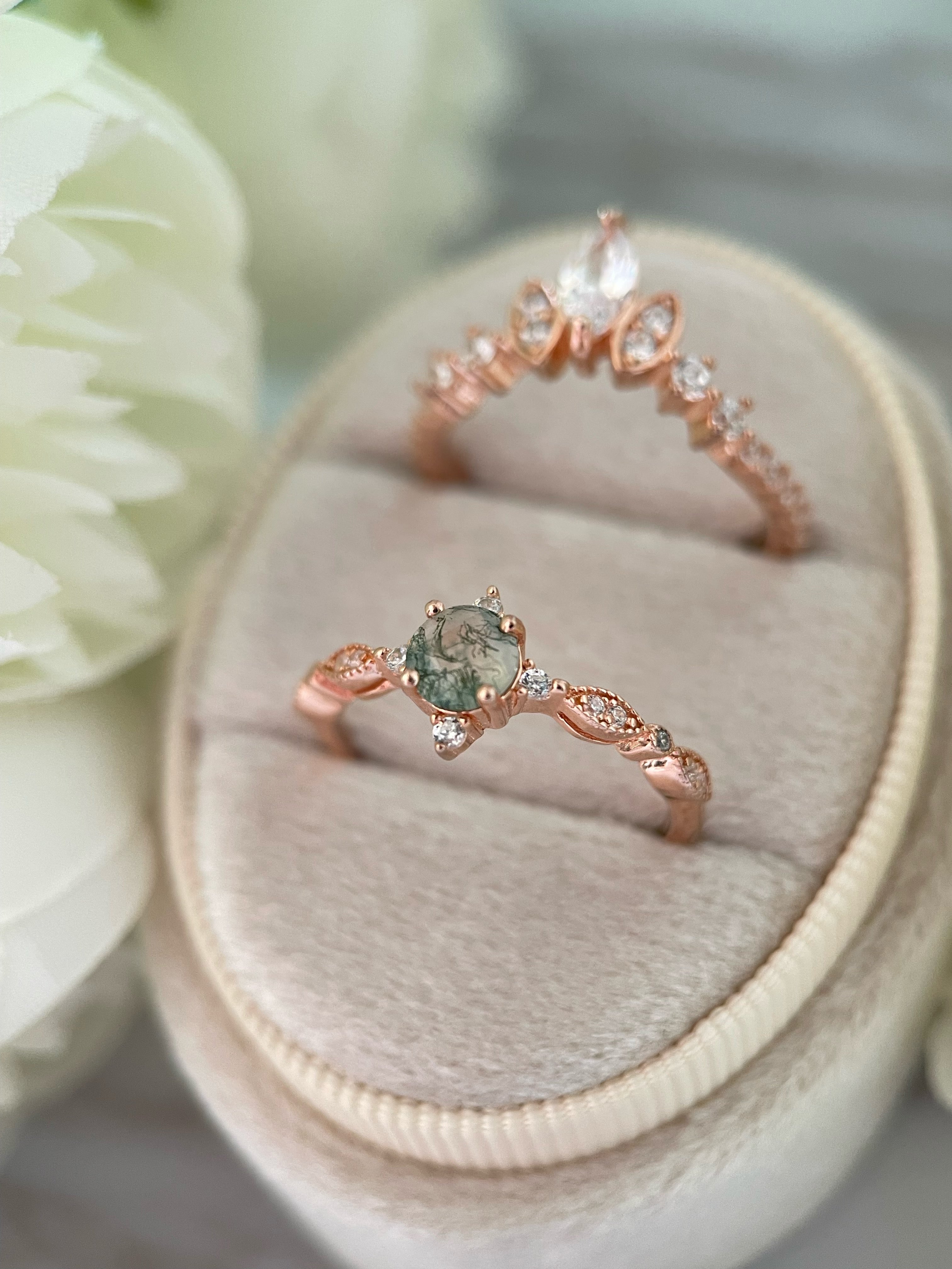 【Ensemble Coralie】Ensemble unique de bagues de fiançailles artisanales en agate mousse naturelle, 2 pièces, 0,5 ct, forme ronde