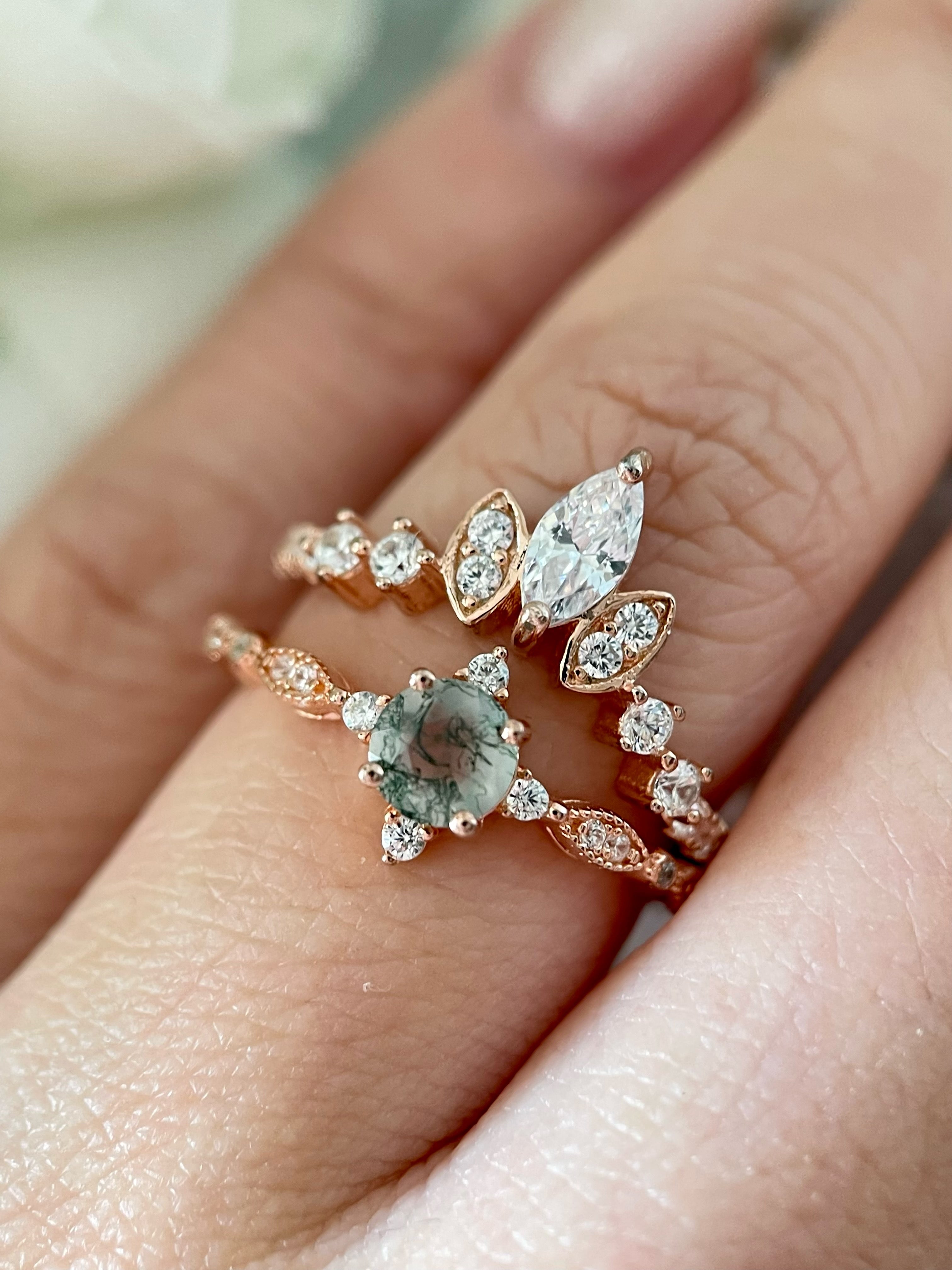 【Ensemble Coralie】Ensemble unique de bagues de fiançailles artisanales en agate mousse naturelle, 2 pièces, 0,5 ct, forme ronde