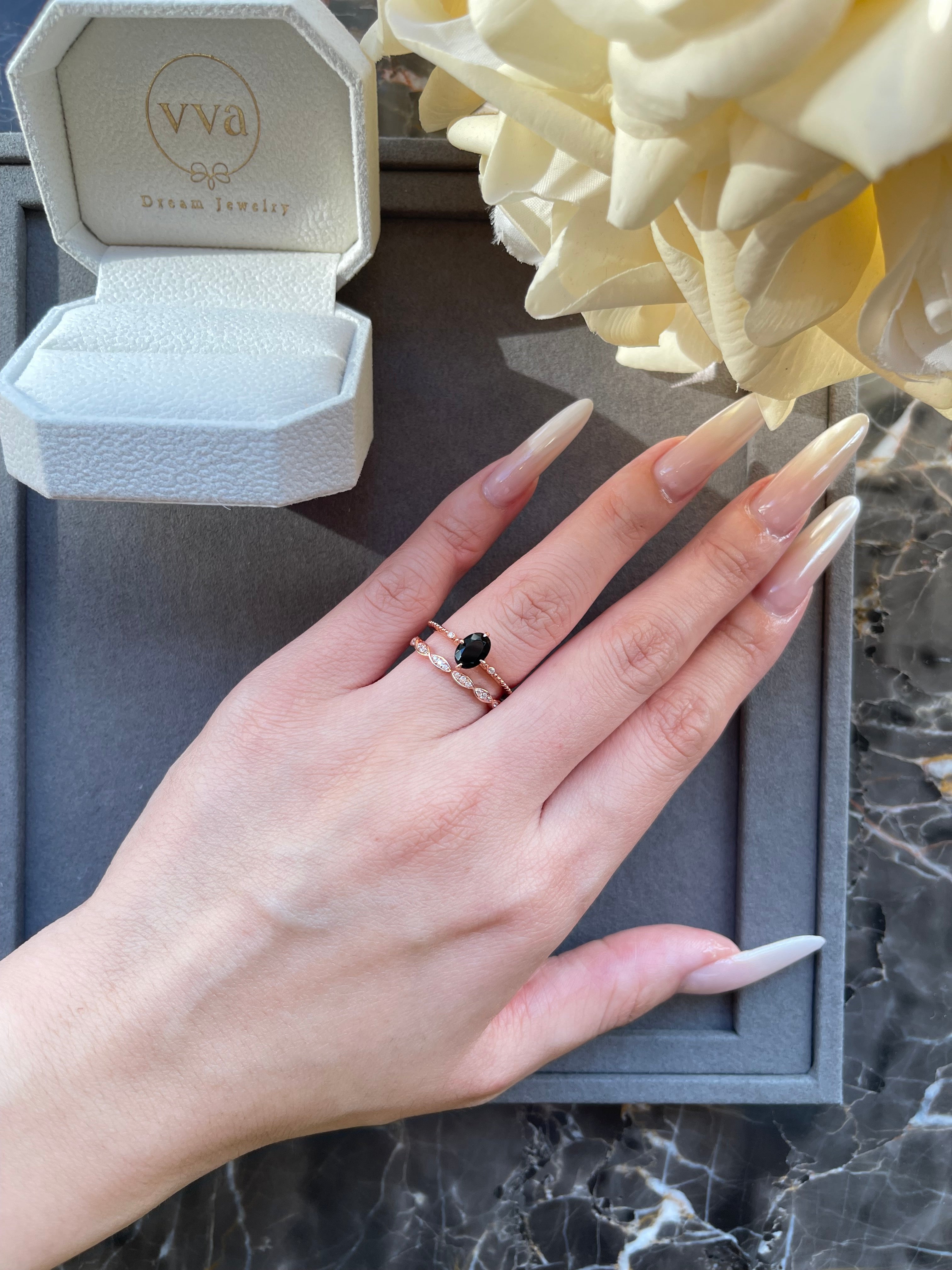 【Ensemble Elysian】Ensemble de 2 bagues de fiançailles ovales en onyx noir naturel fait main (0,75 ct).