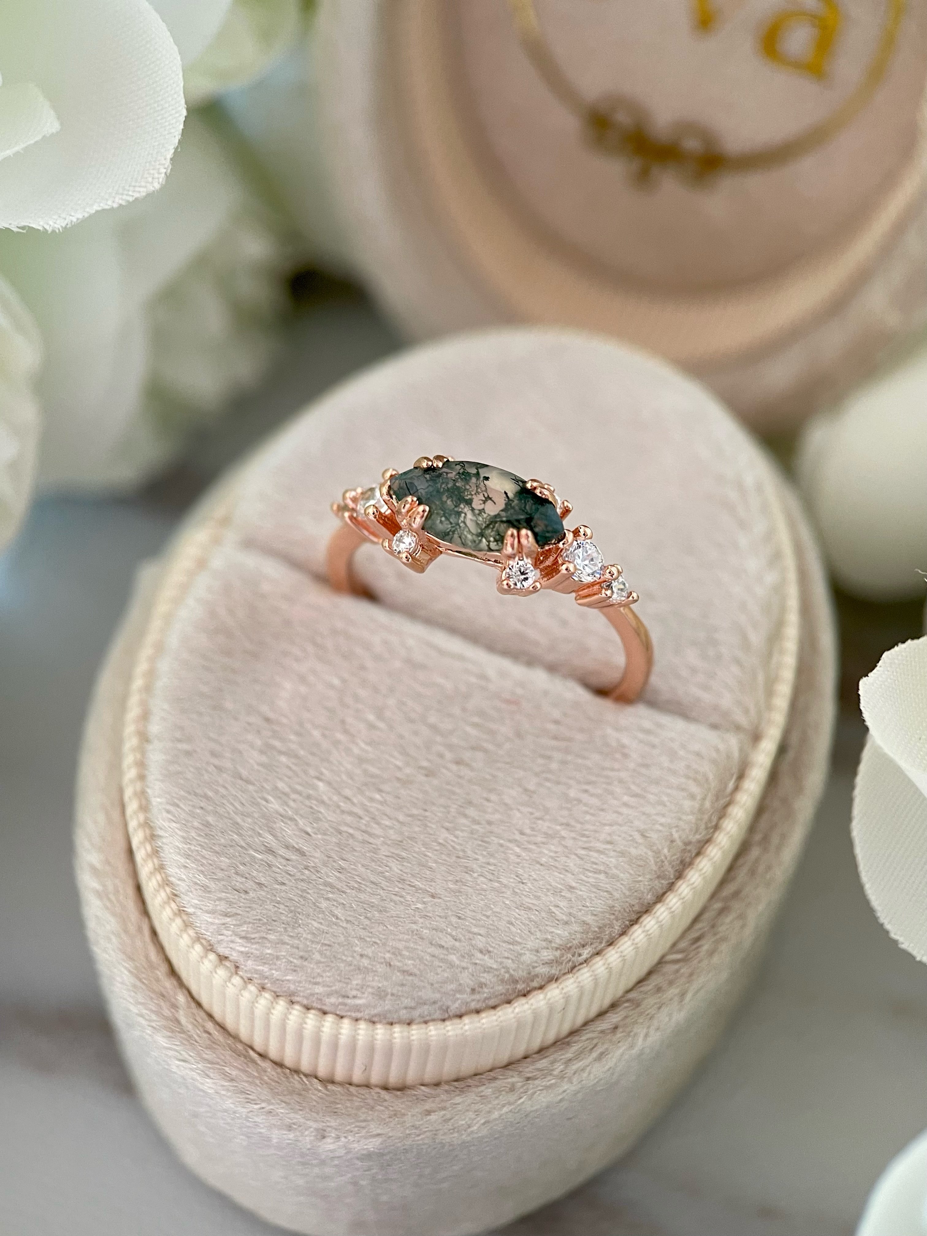 【Meridian】Bague de fiançailles unique en agate mousse naturelle faite à la main, 1 carat, forme marquise