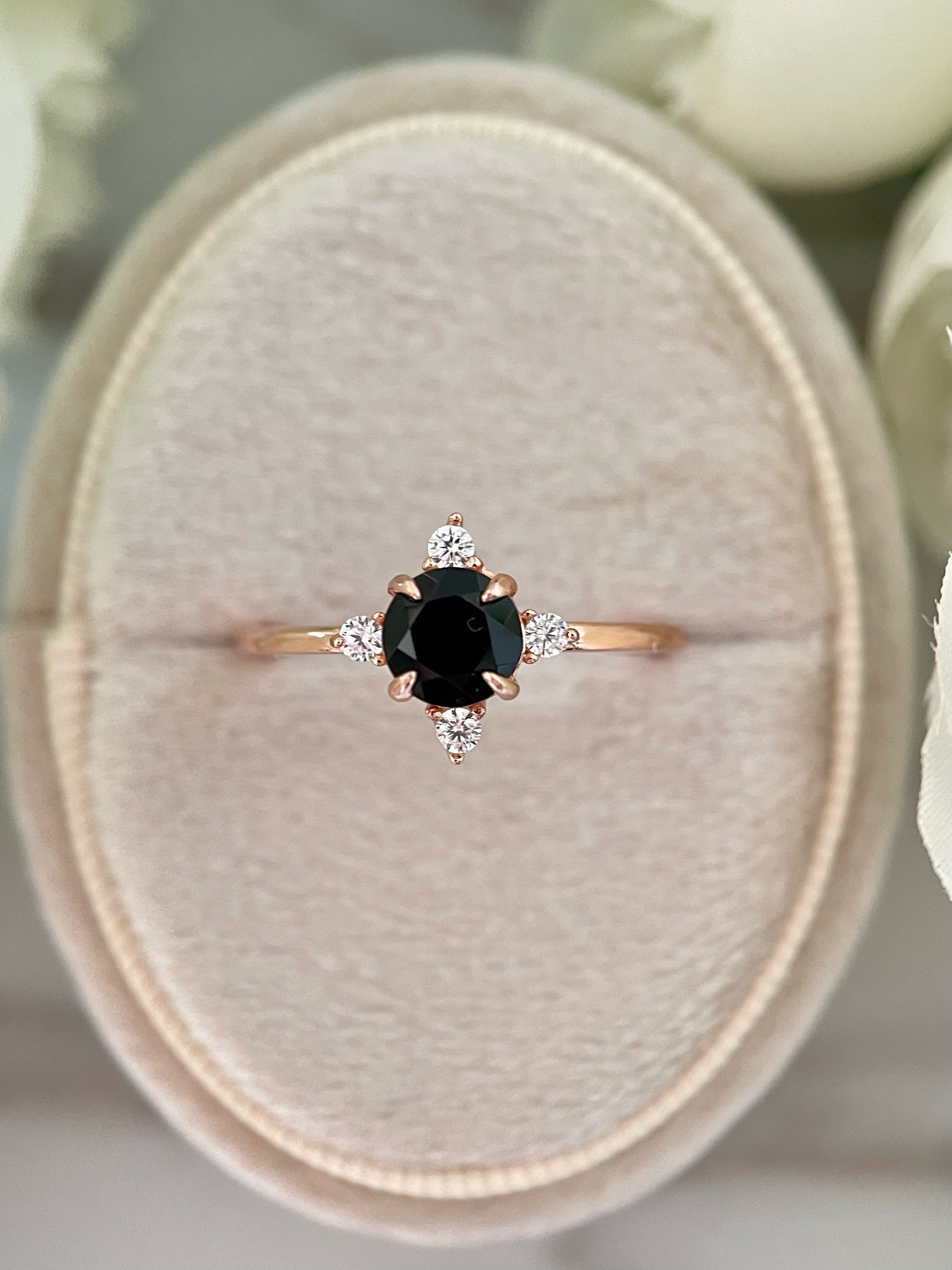 【HECATE】Bague de fiançailles unique, faite main, en onyx noir naturel de forme ronde, 0,8 ct