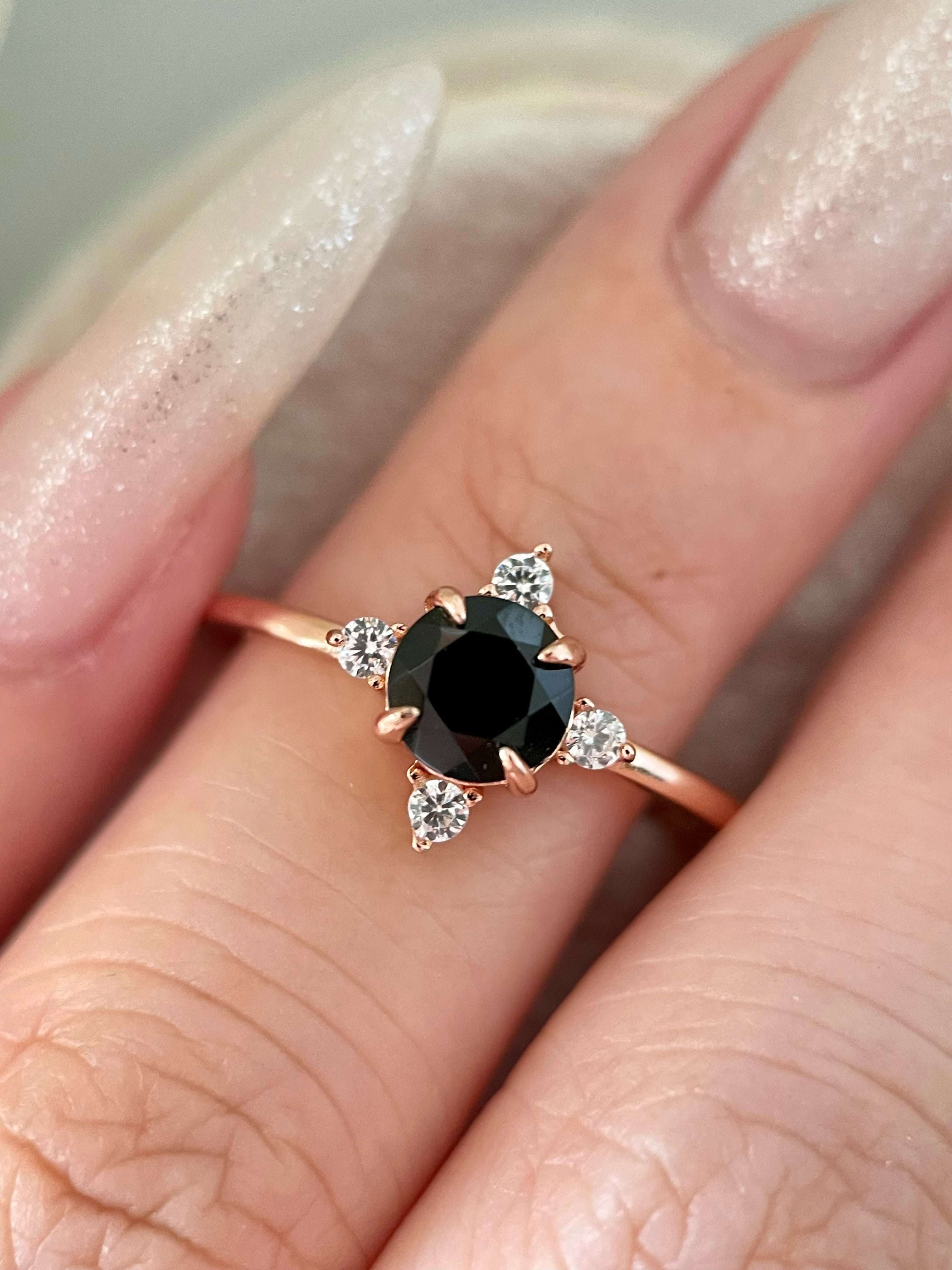 【HECATE】Bague de fiançailles unique, faite main, en onyx noir naturel de forme ronde, 0,8 ct