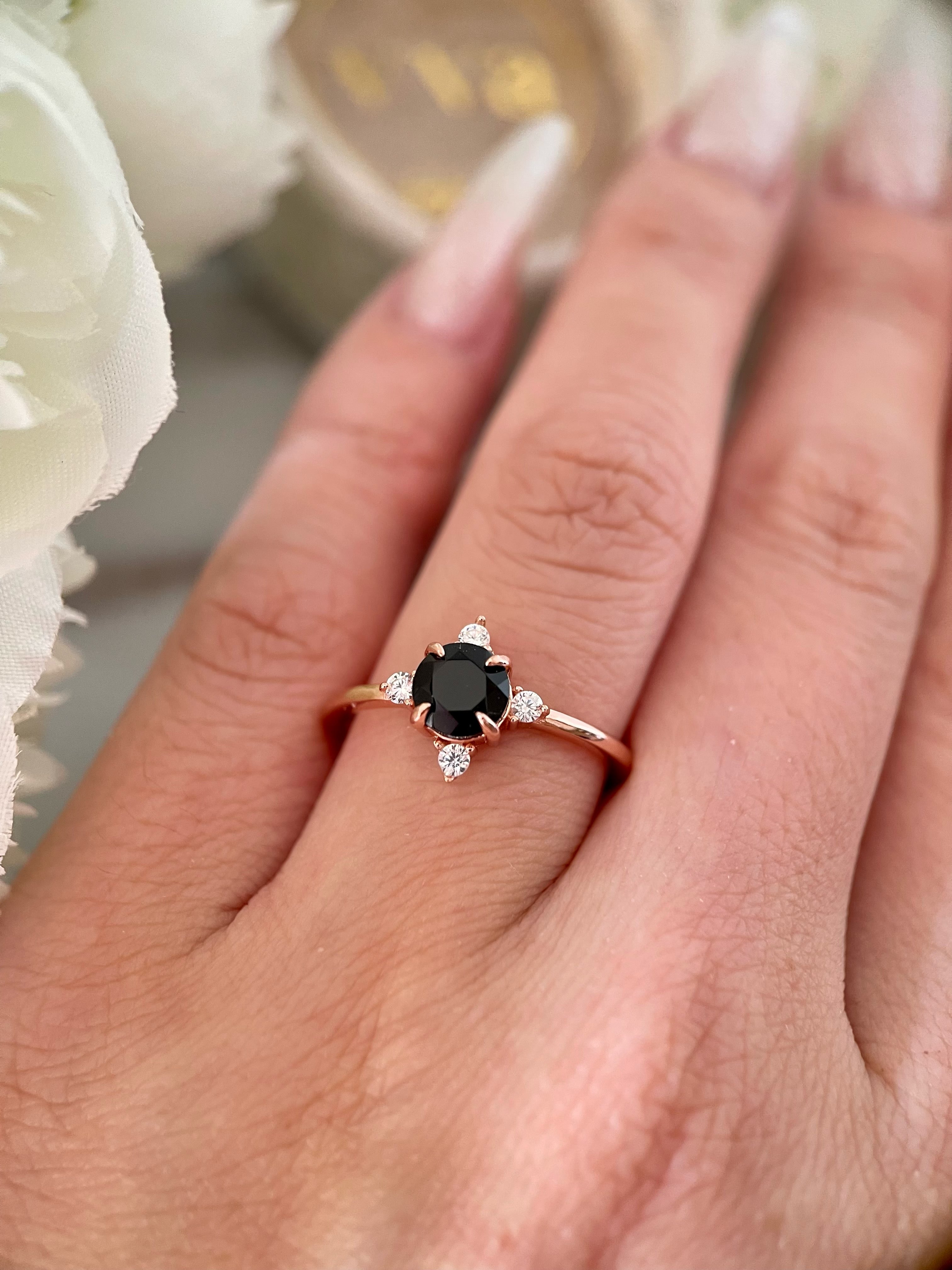 【HECATE】Bague de fiançailles unique, faite main, en onyx noir naturel de forme ronde, 0,8 ct