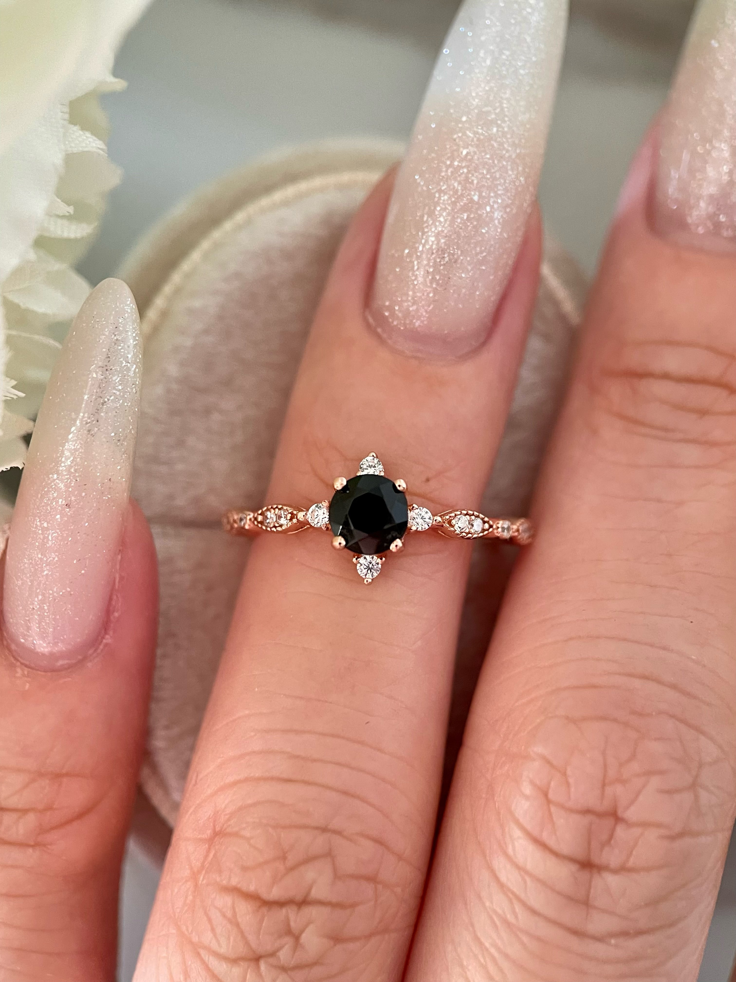 【Nocturna】Bague de fiançailles artisanale en onyx noir naturel de 0,5 ct, forme ronde