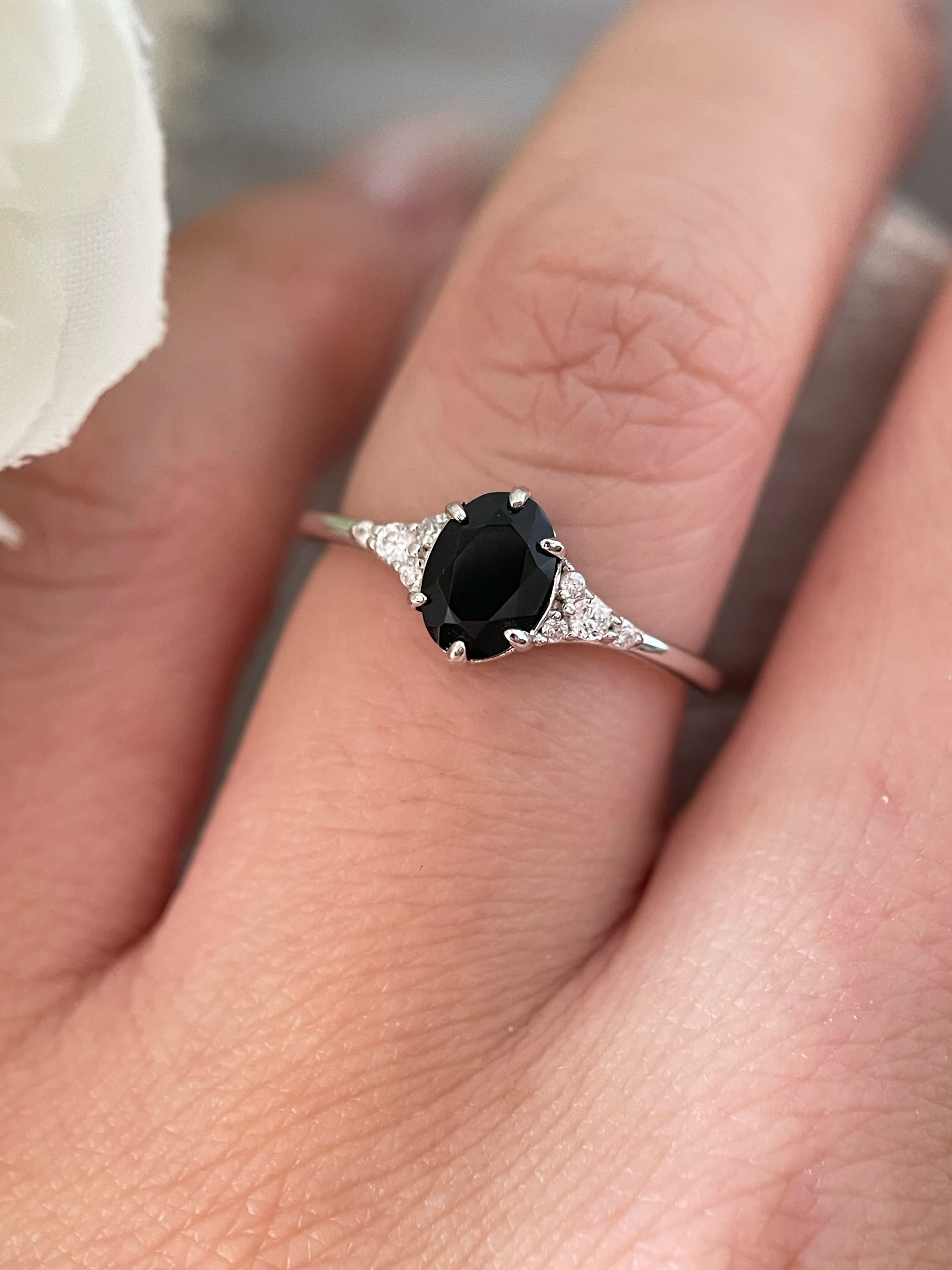 【Lyra】Handmade Natural Black Onyx Engagement Ring 0.75ct Oval Cut