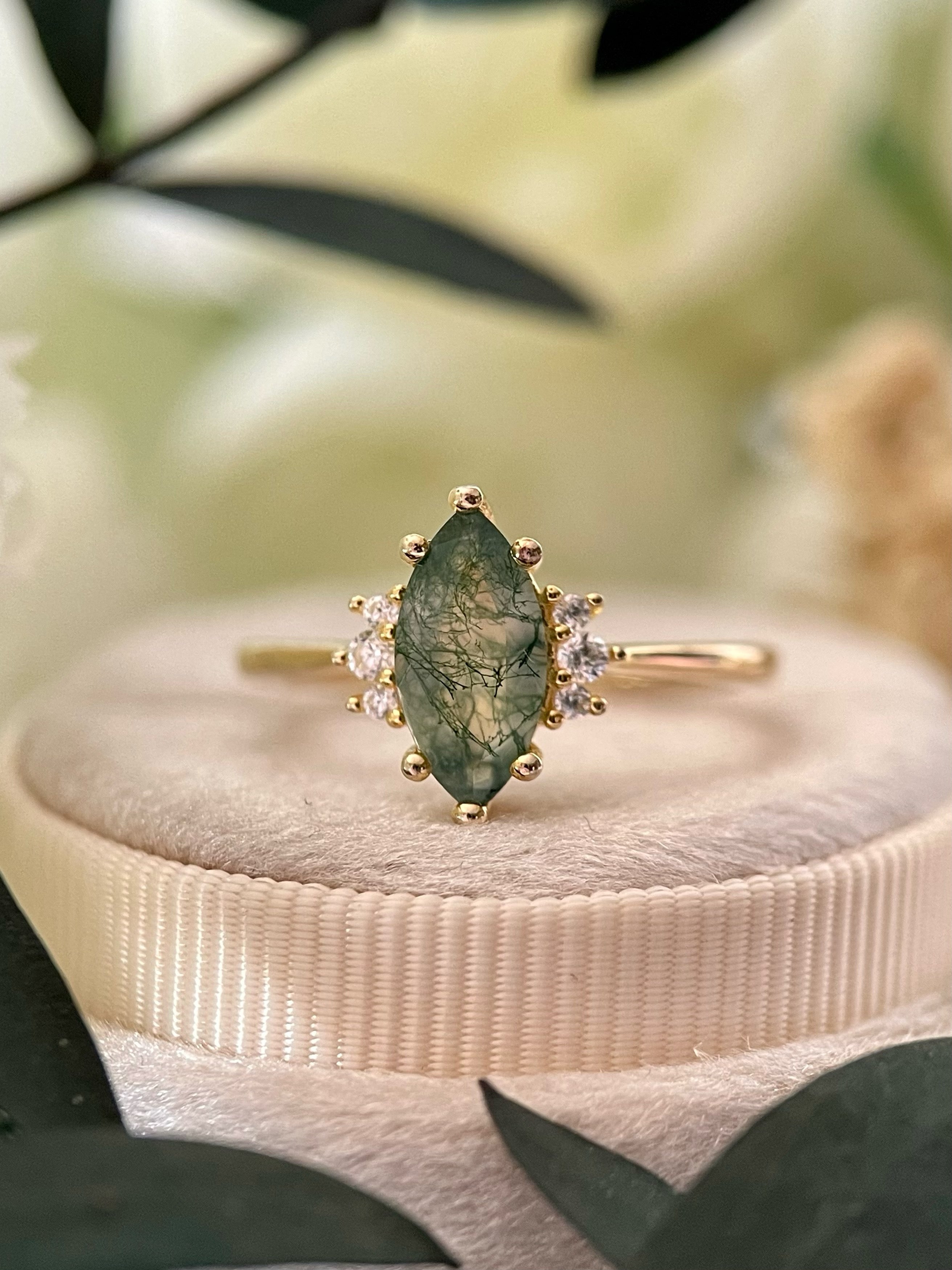 【CASSIOPEIA】Bague de fiançailles unique en agate mousse naturelle, faite à la main, taille marquise, 1 carat