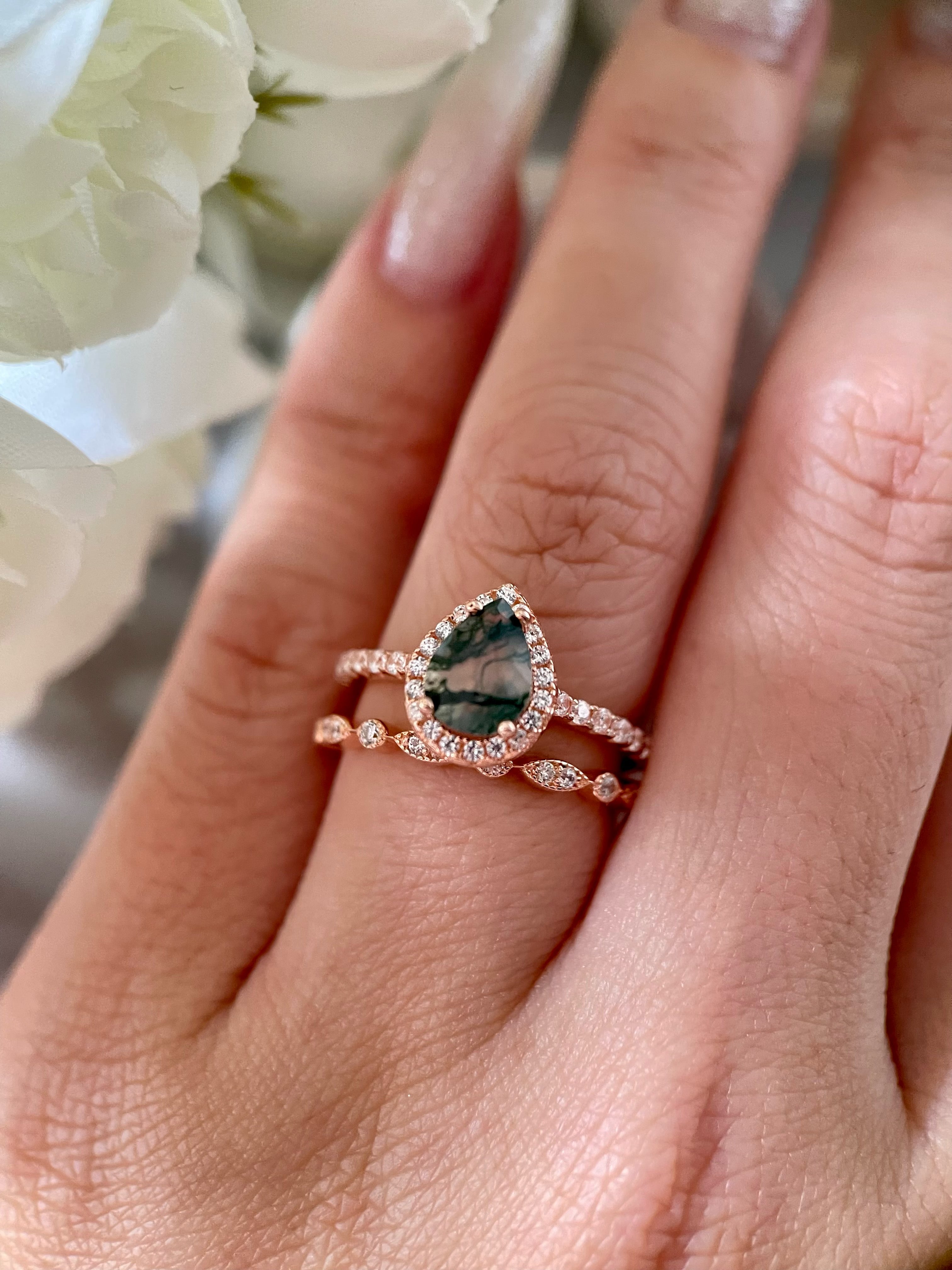 【Ensemble Verdian】Ensemble unique de bagues de fiançailles artisanales en agate mousse naturelle, 2 pièces, 0,8 ct, forme poire