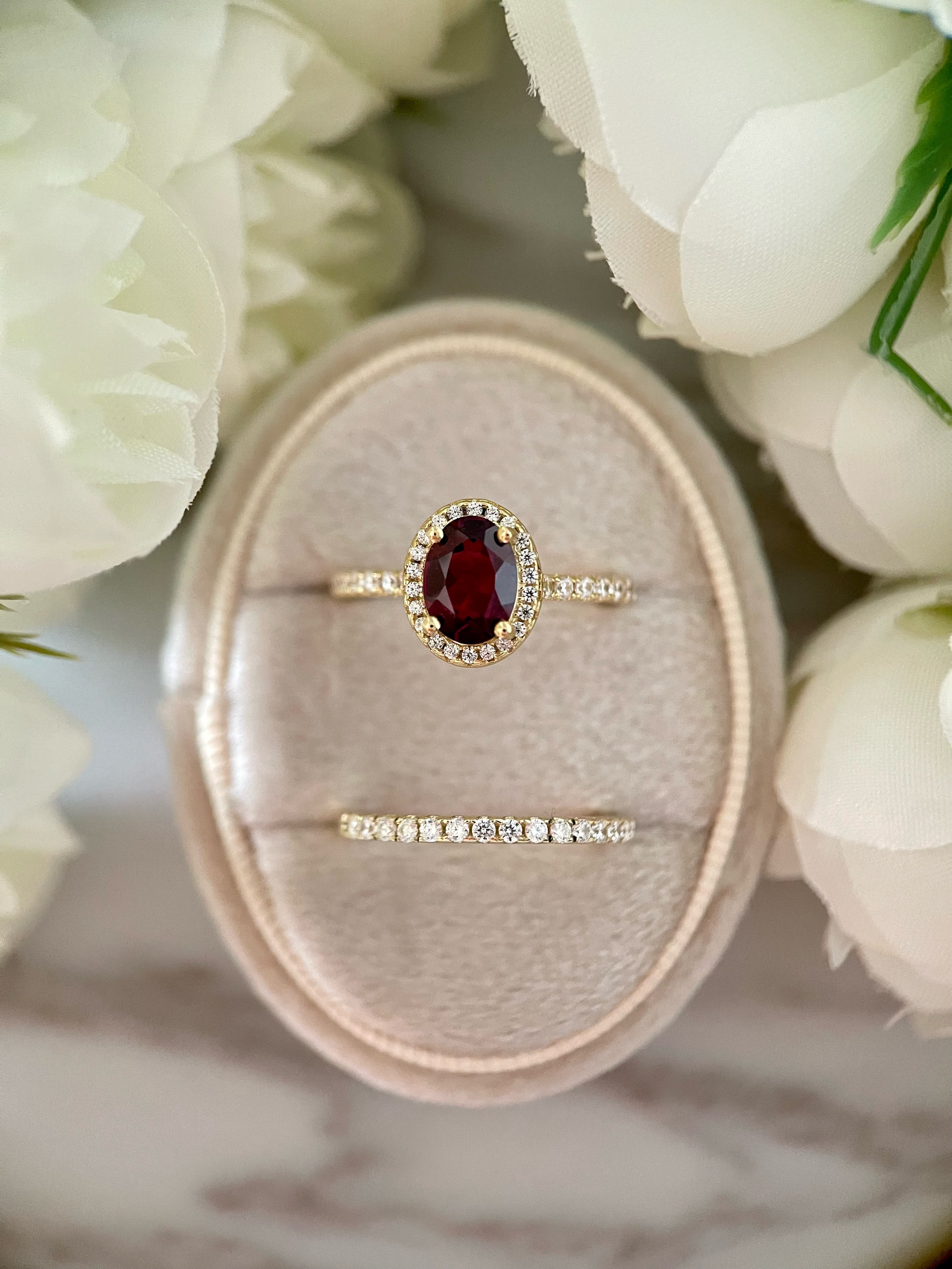 【Ensemble Amara Cascade】Ensemble unique de bagues de fiançailles en grenat rhodolite naturel fait main, 2 pièces, 1,5 ct, forme ovale