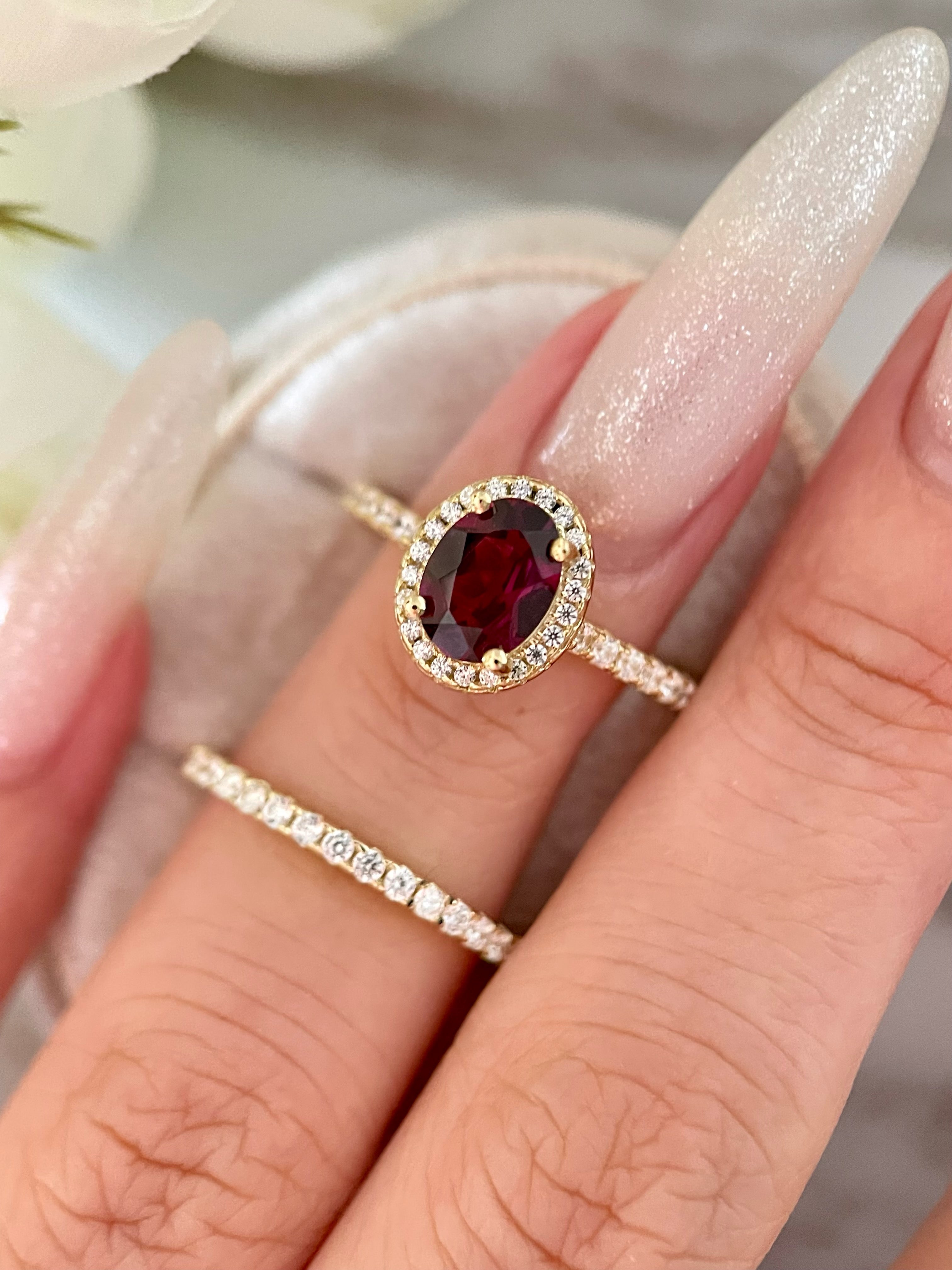 【Ensemble Amara Cascade】Ensemble unique de bagues de fiançailles en grenat rhodolite naturel fait main, 2 pièces, 1,5 ct, forme ovale