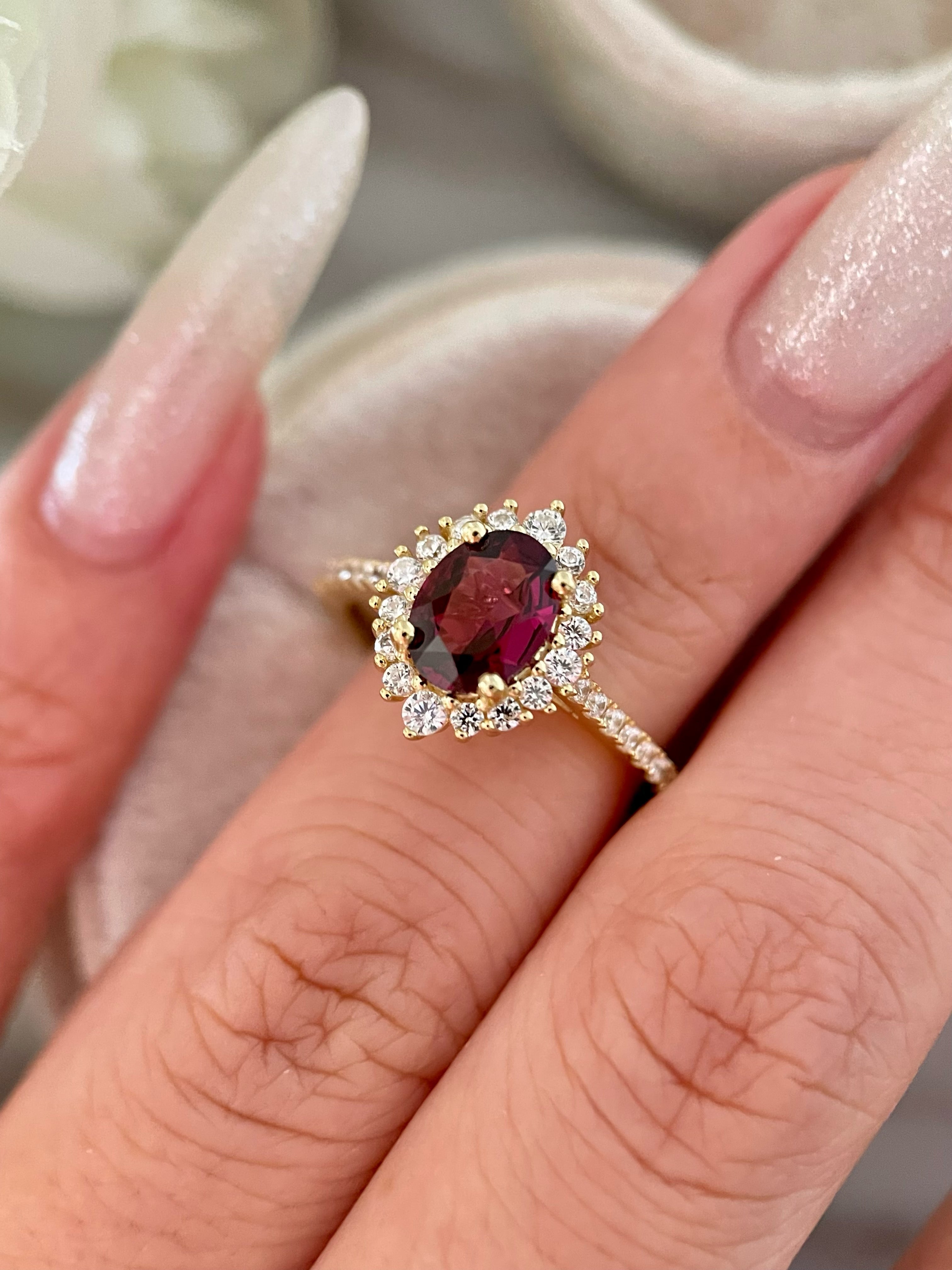 【Valence】 Bague de fiançailles artisanale en grenat rhodolite naturel de 1,5 ct, forme ovale