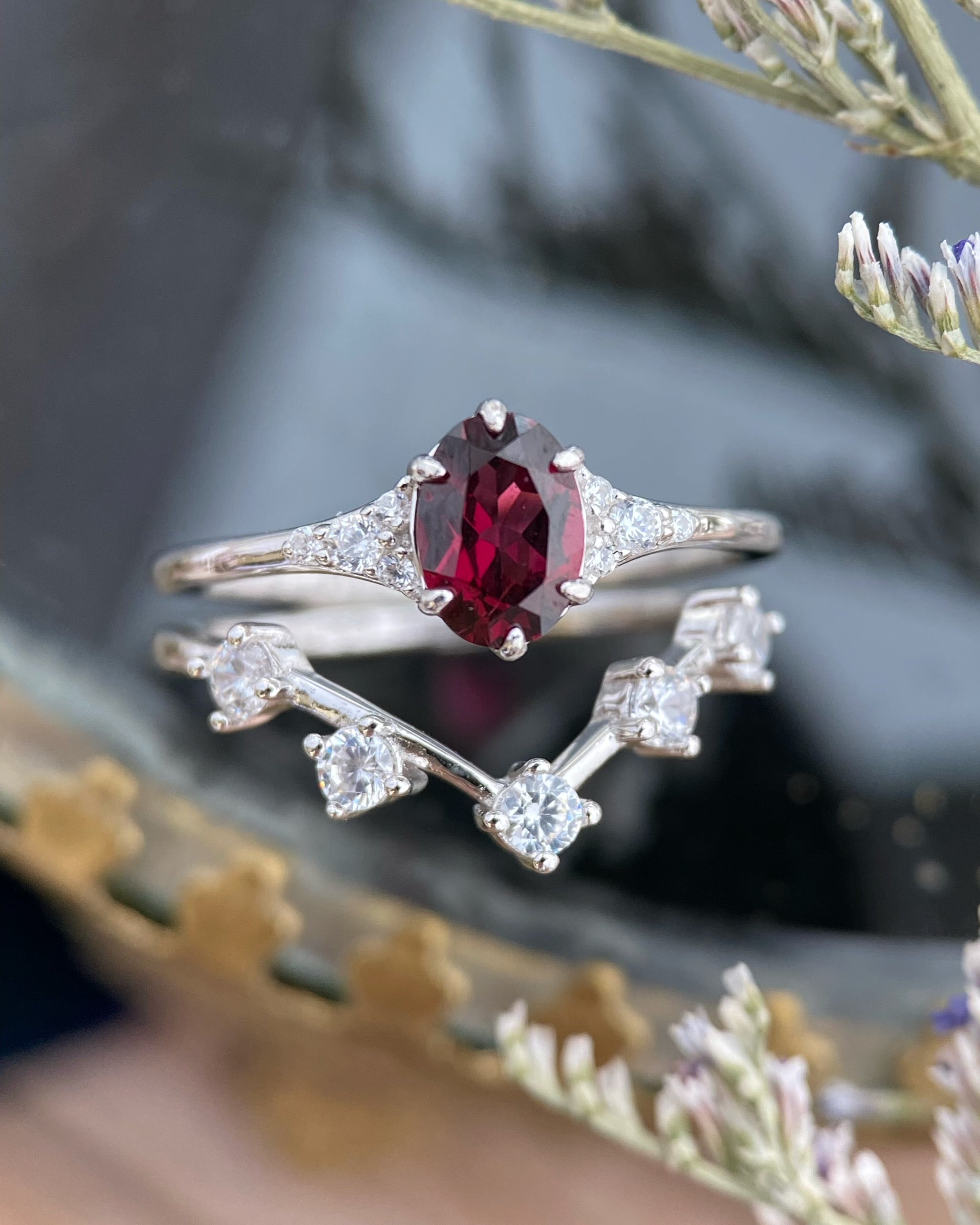 【Regalia Set】Handmade Natural Rhodolite Garnet Engagement Ring Set 2pcs 0.75ct Oval Cut