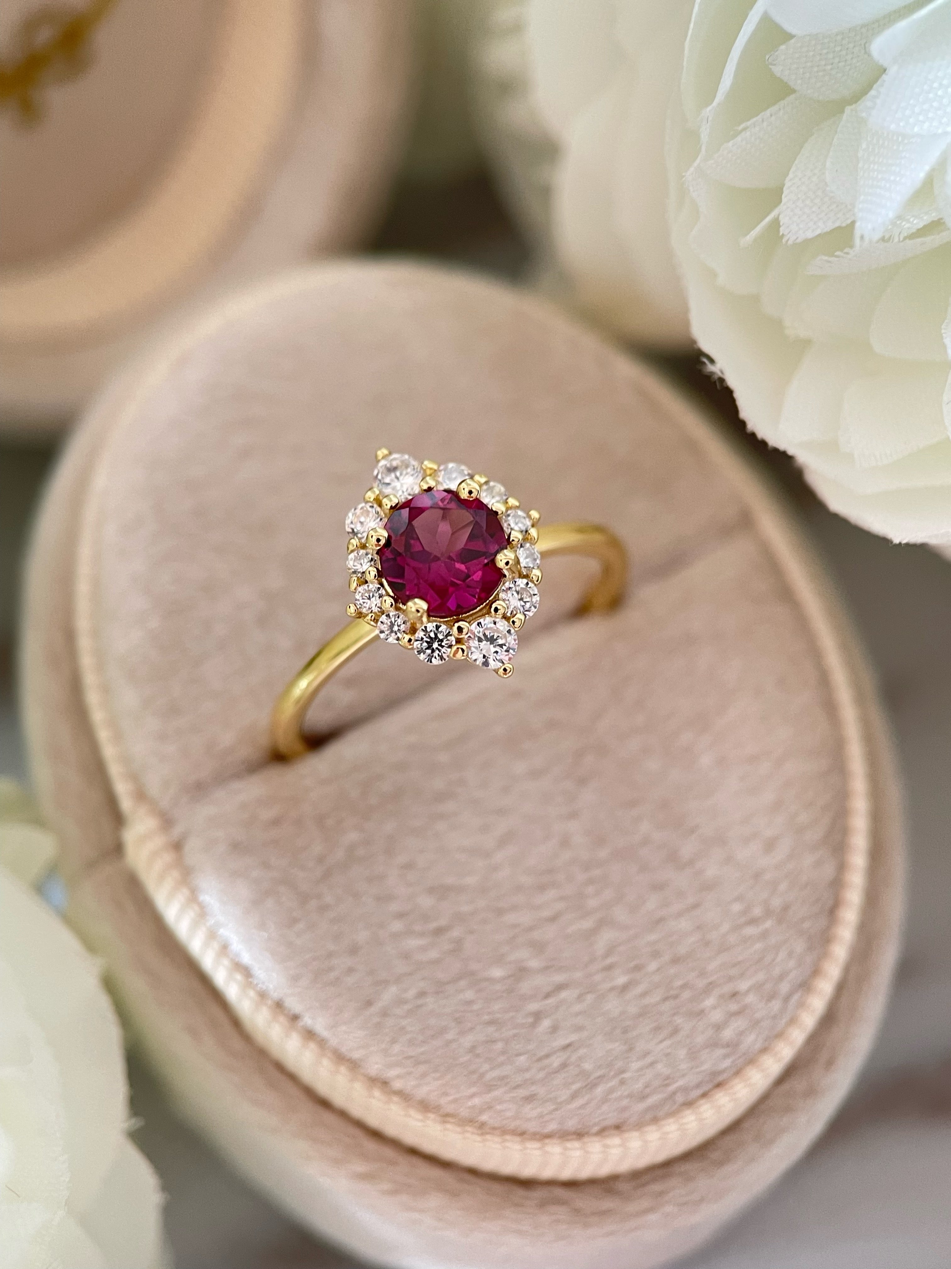 【Cerise】Bague de fiançailles artisanale en grenat rhodolite naturel de 0,8 ct, forme ronde