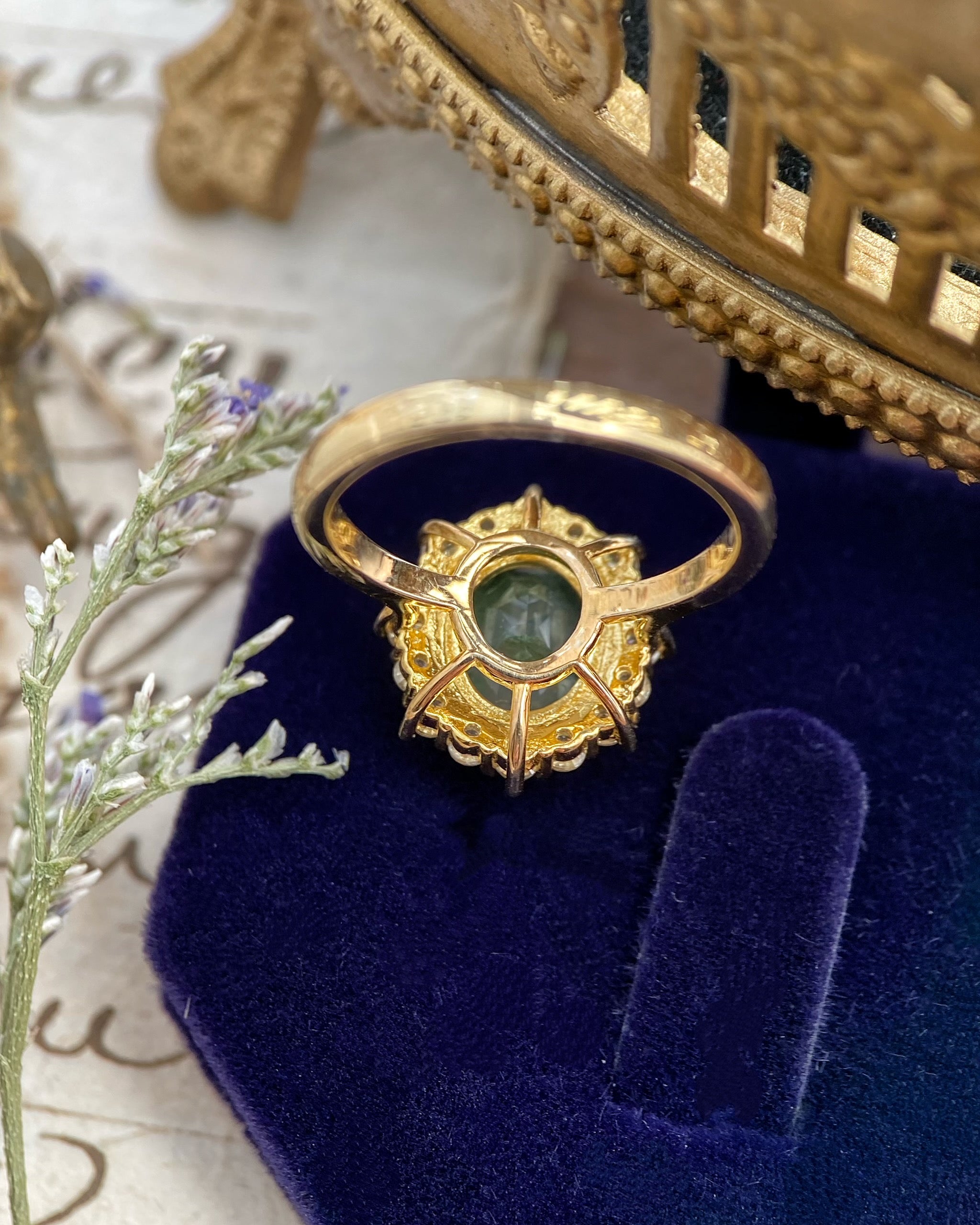 【Morrigan】 Bague de fiançailles unique, faite main, en agate mousse verte naturelle de forme ovale, 3 carats